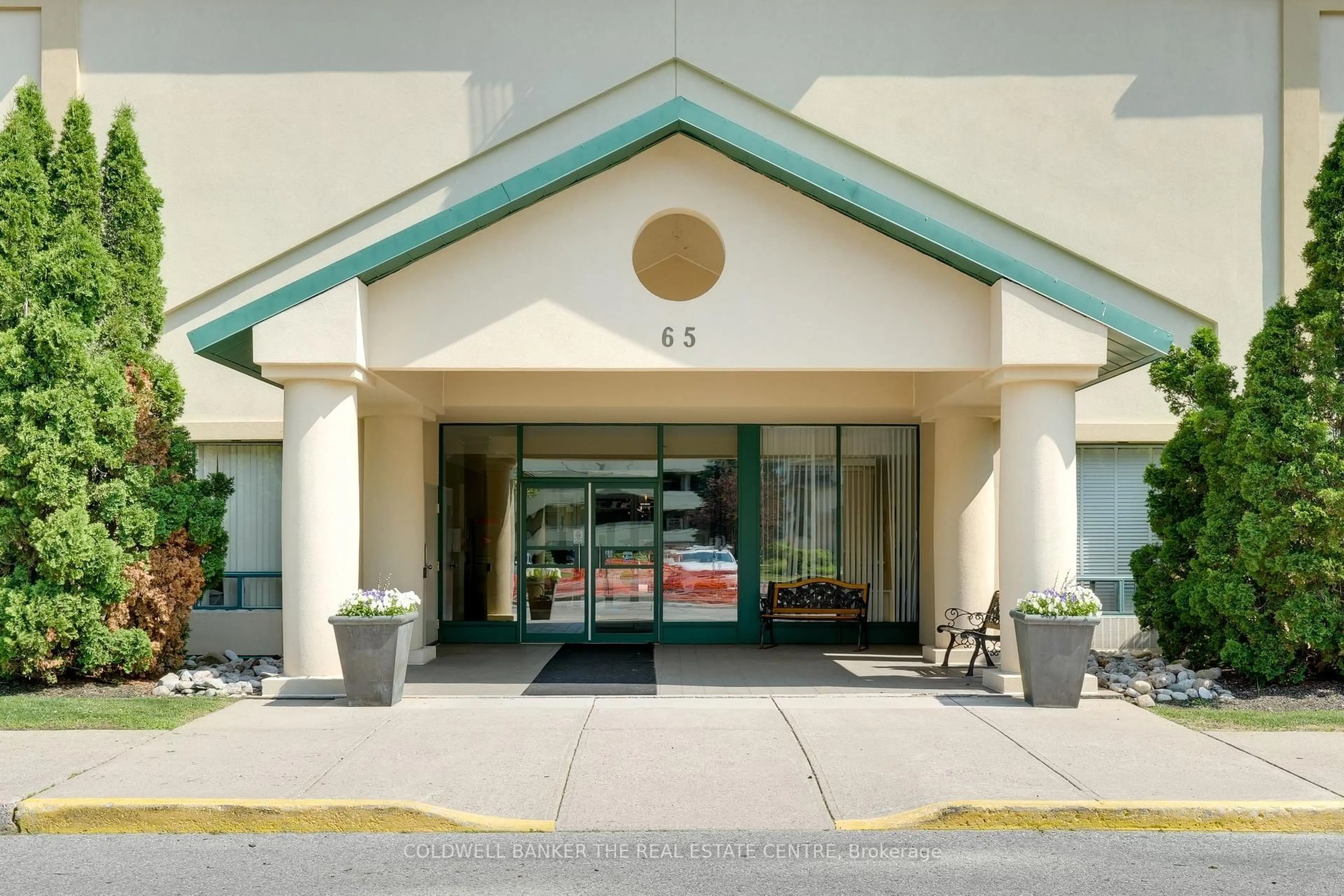 Indoor foyer for 65 Ellen St #1104, Barrie Ontario L4N 3A5