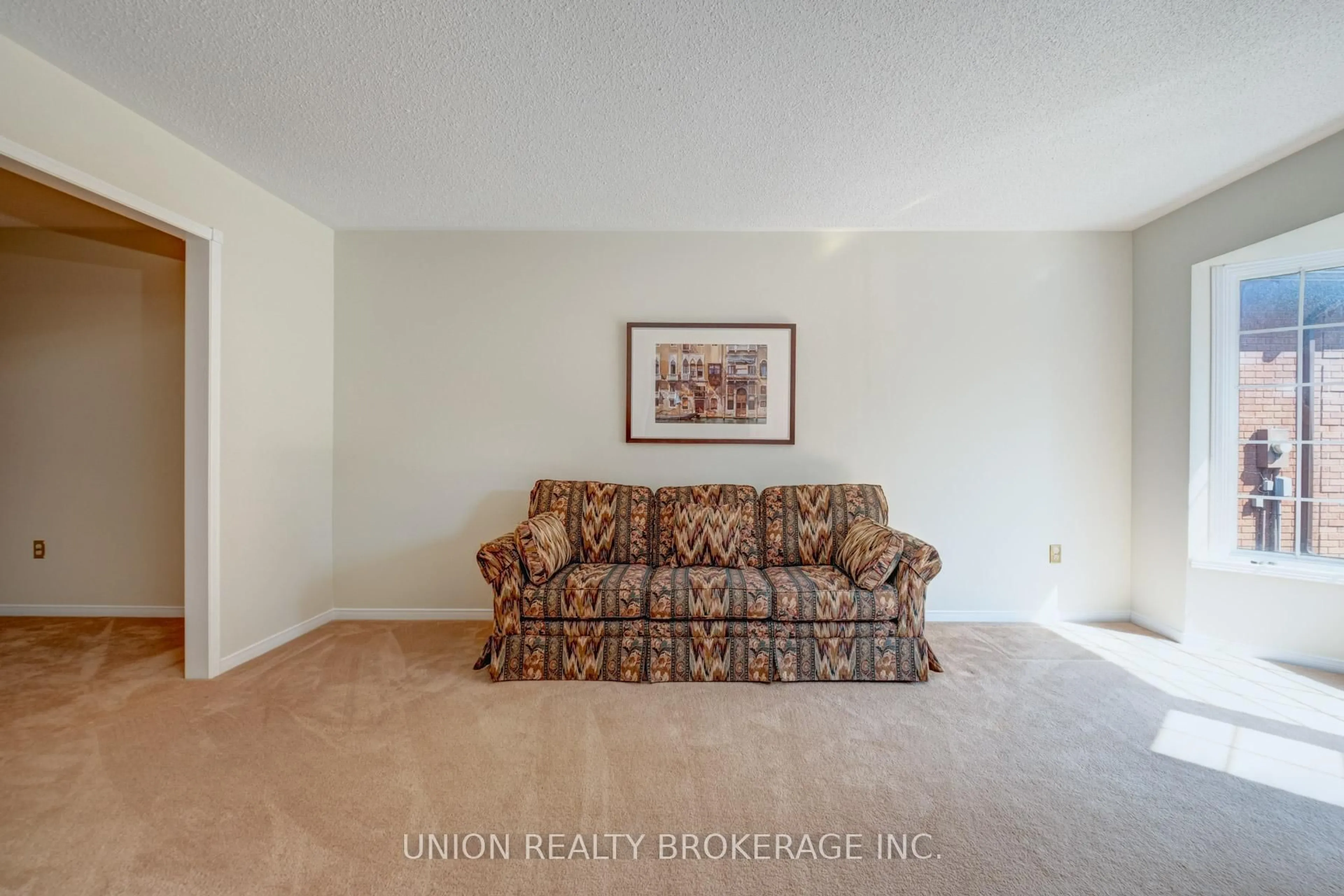 Living room with furniture, carpet floor for 20 Richler Cres, Barrie Ontario L4N 6E6