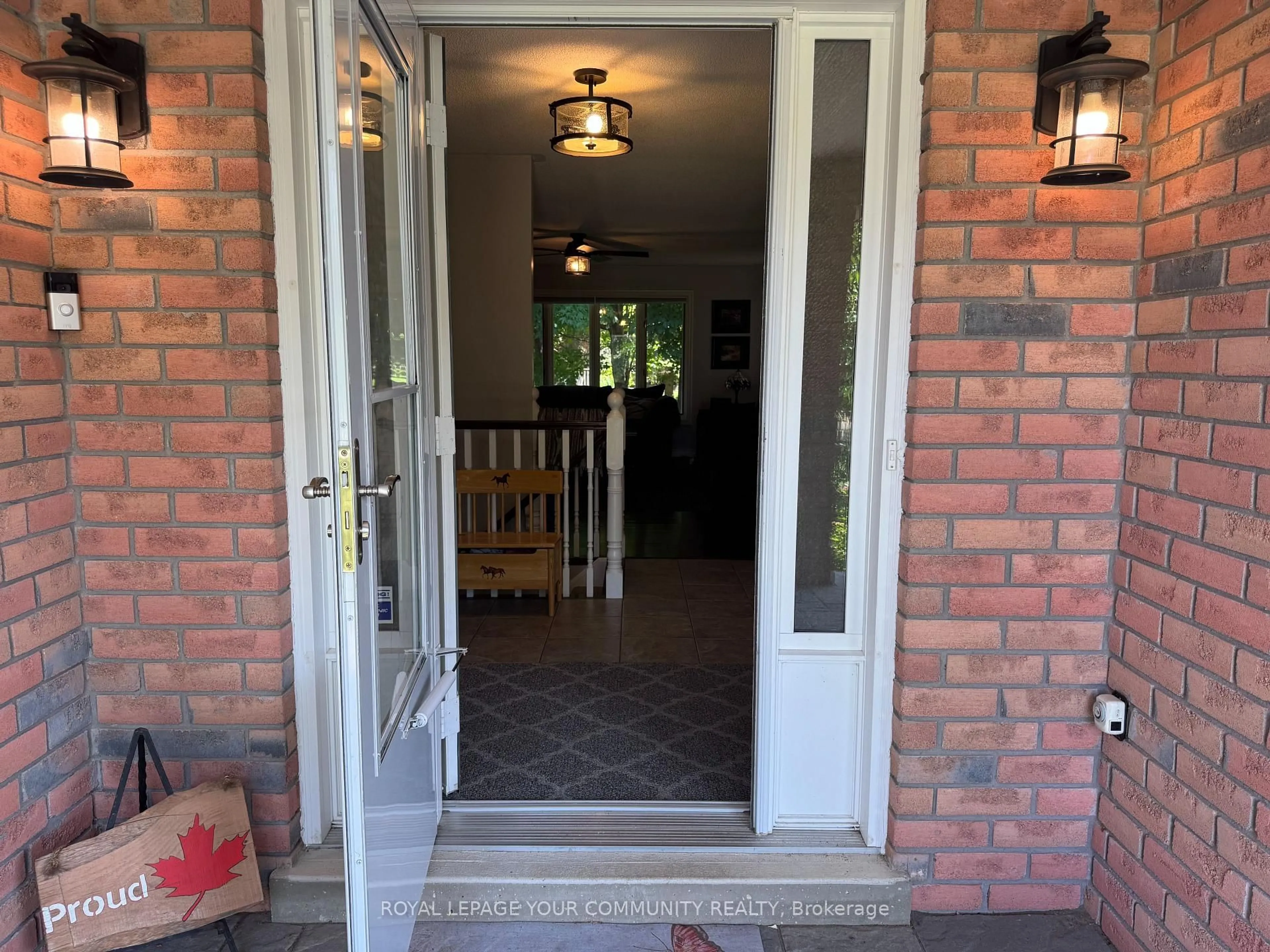 Indoor entryway for 35 Eder Tr, Springwater Ontario L0L 1Y3