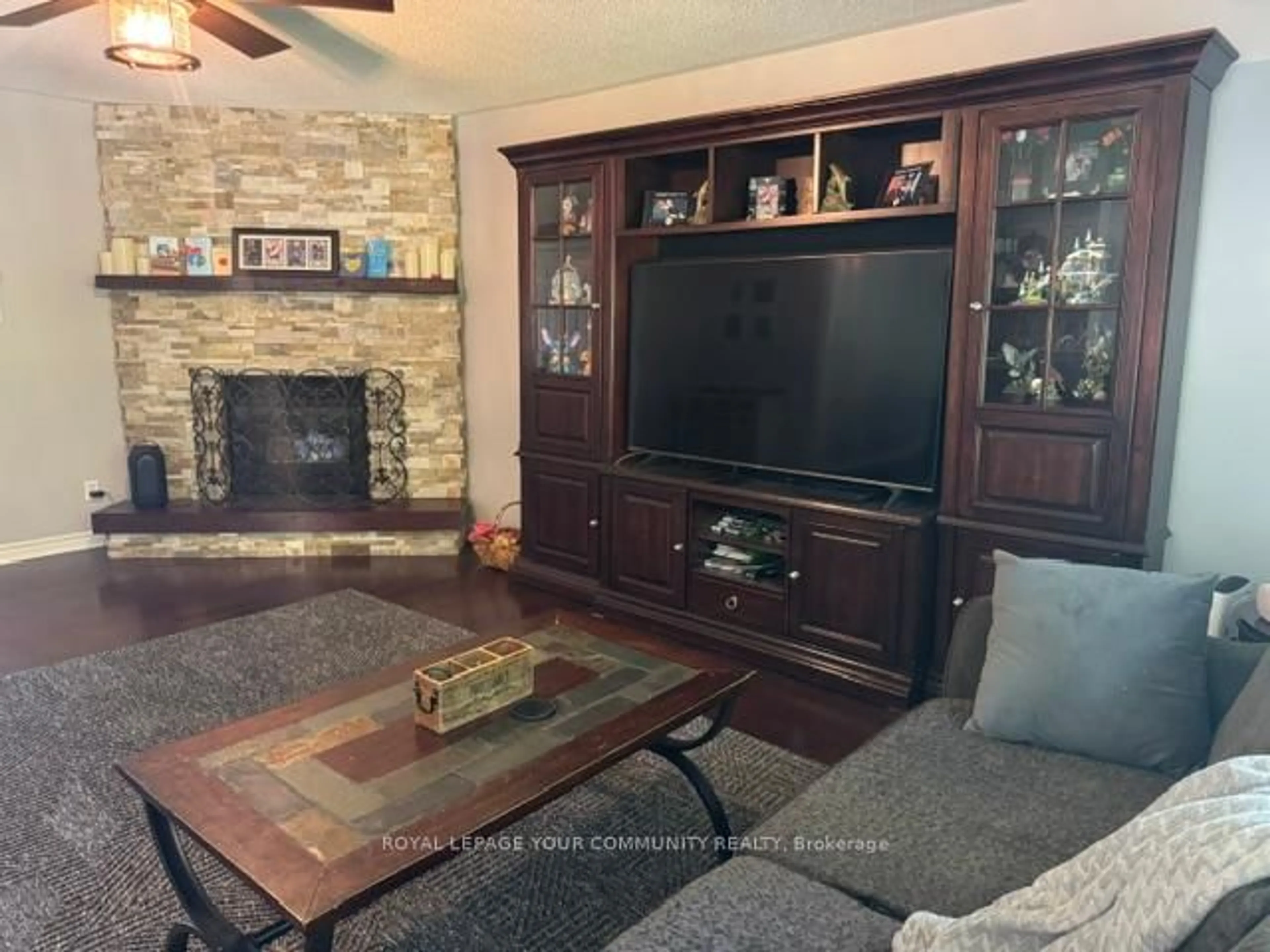 Living room with furniture, unknown for 35 Eder Tr, Springwater Ontario L0L 1Y3