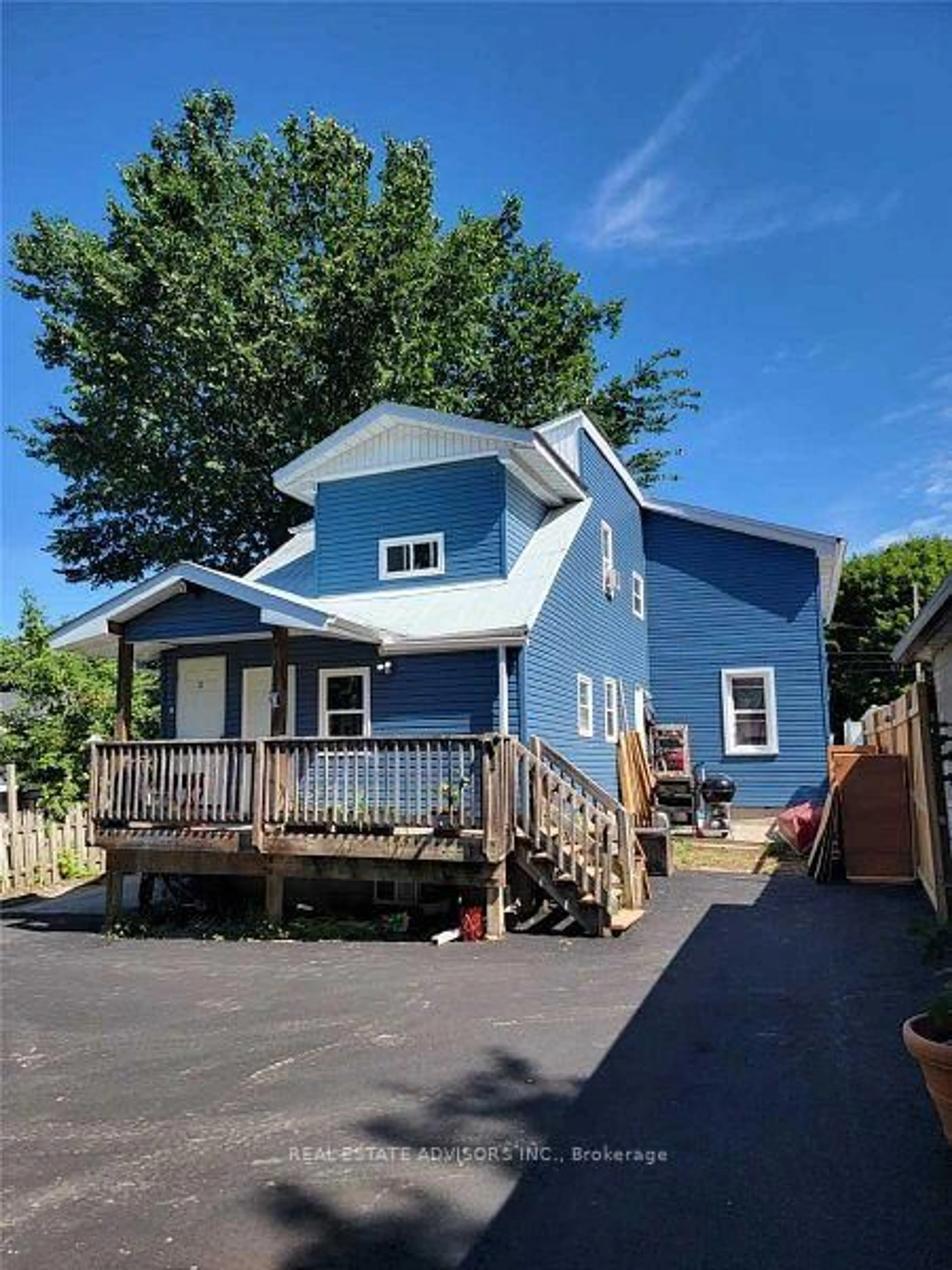 Home with vinyl exterior material, street for 371 East St, Orillia Ontario L3V 4C6