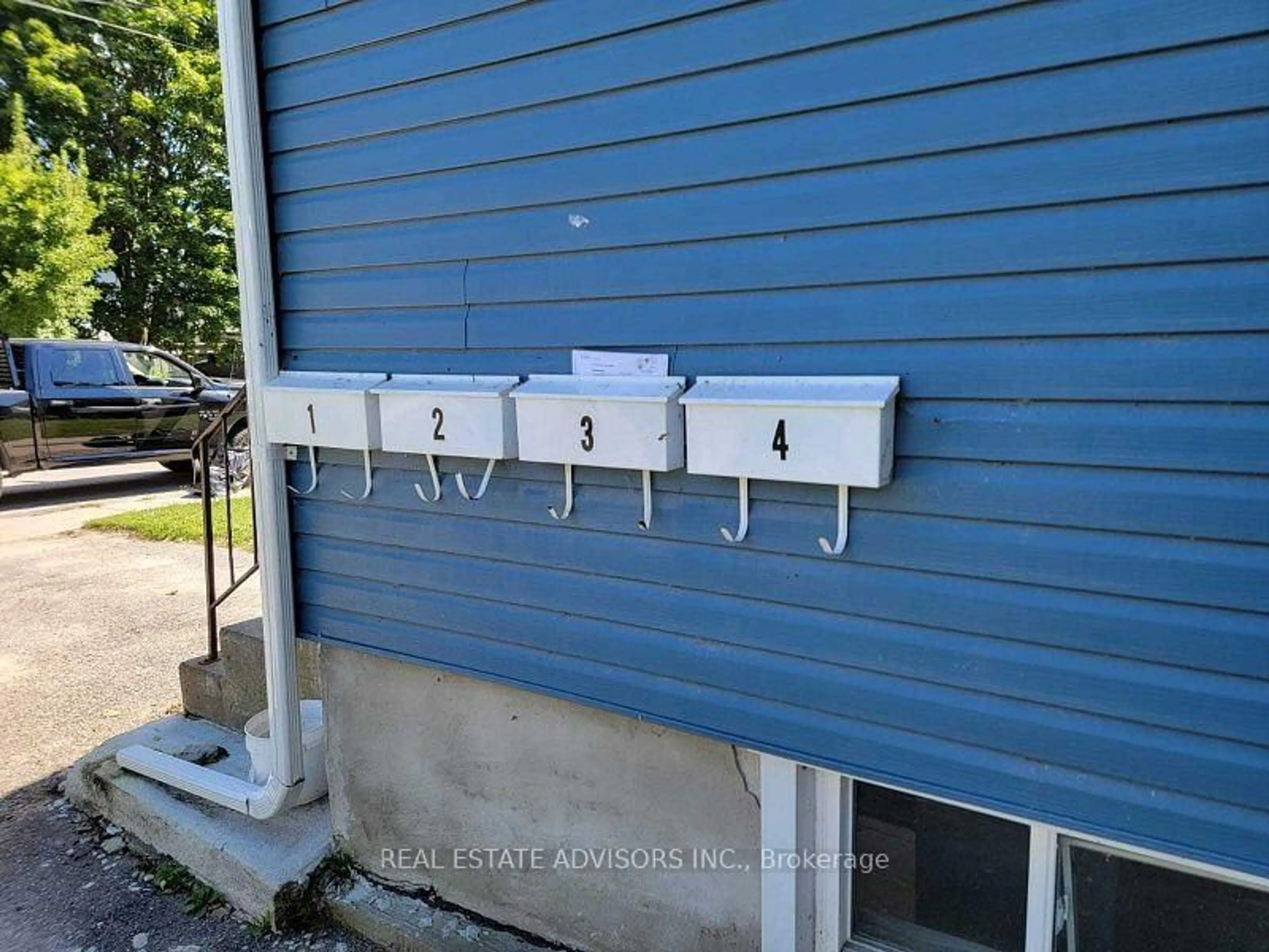 A pic from outside/outdoor area/front of a property/back of a property/a pic from drone, building for 371 East St, Orillia Ontario L3V 4C6