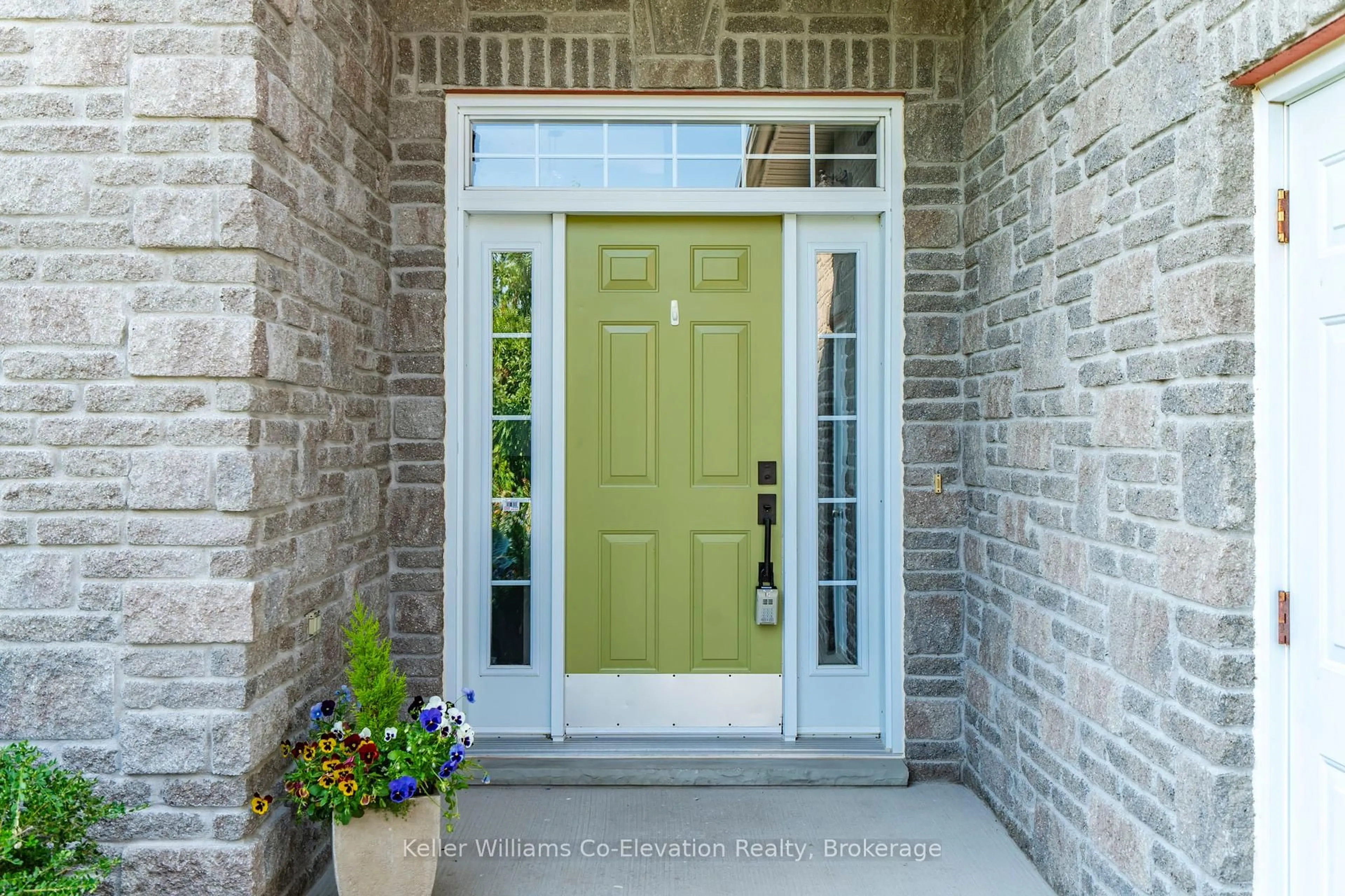 Indoor entryway for 11 Boyd Cres, Oro-Medonte Ontario L0K 1N0