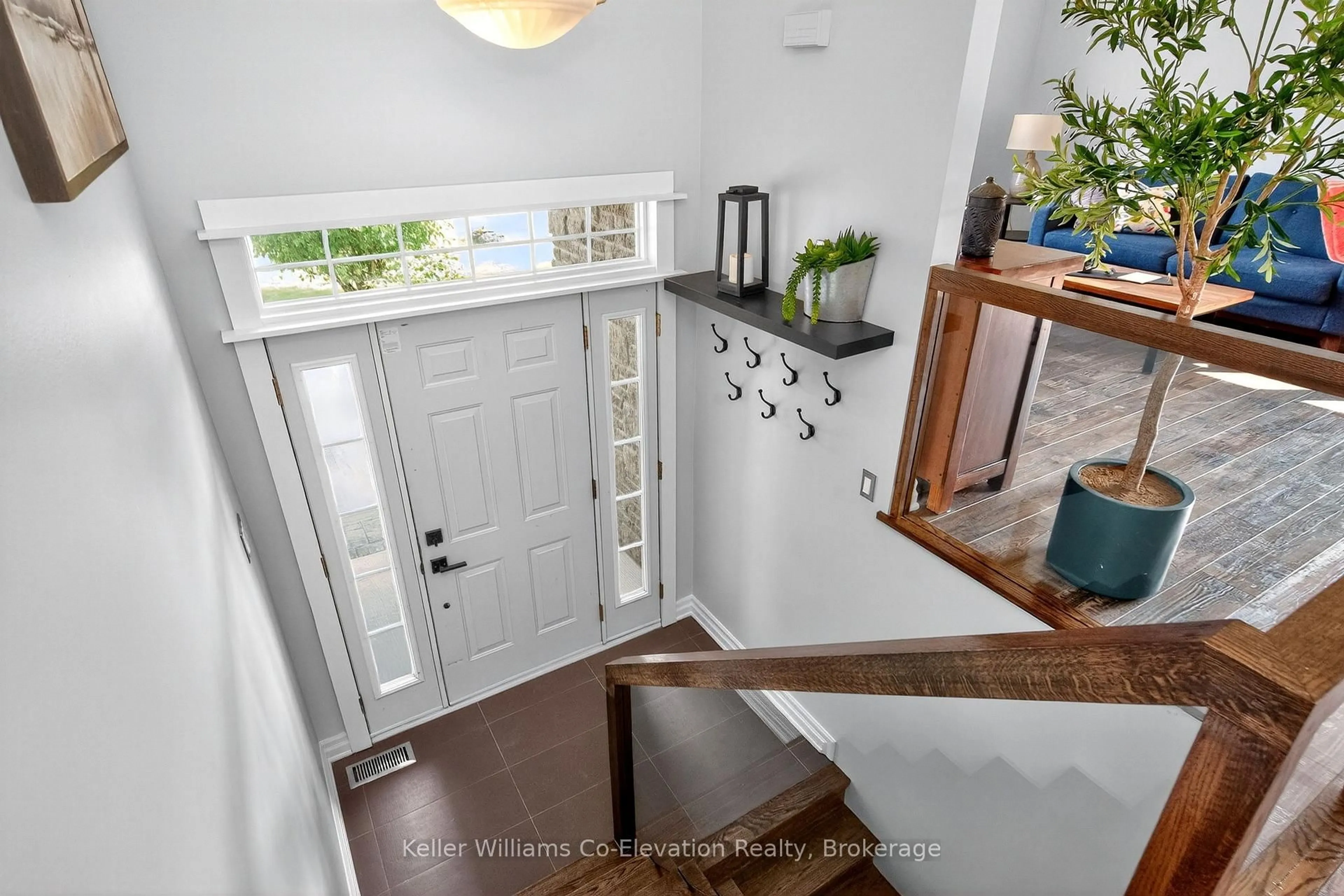 Indoor entryway for 11 Boyd Cres, Oro-Medonte Ontario L0K 1N0