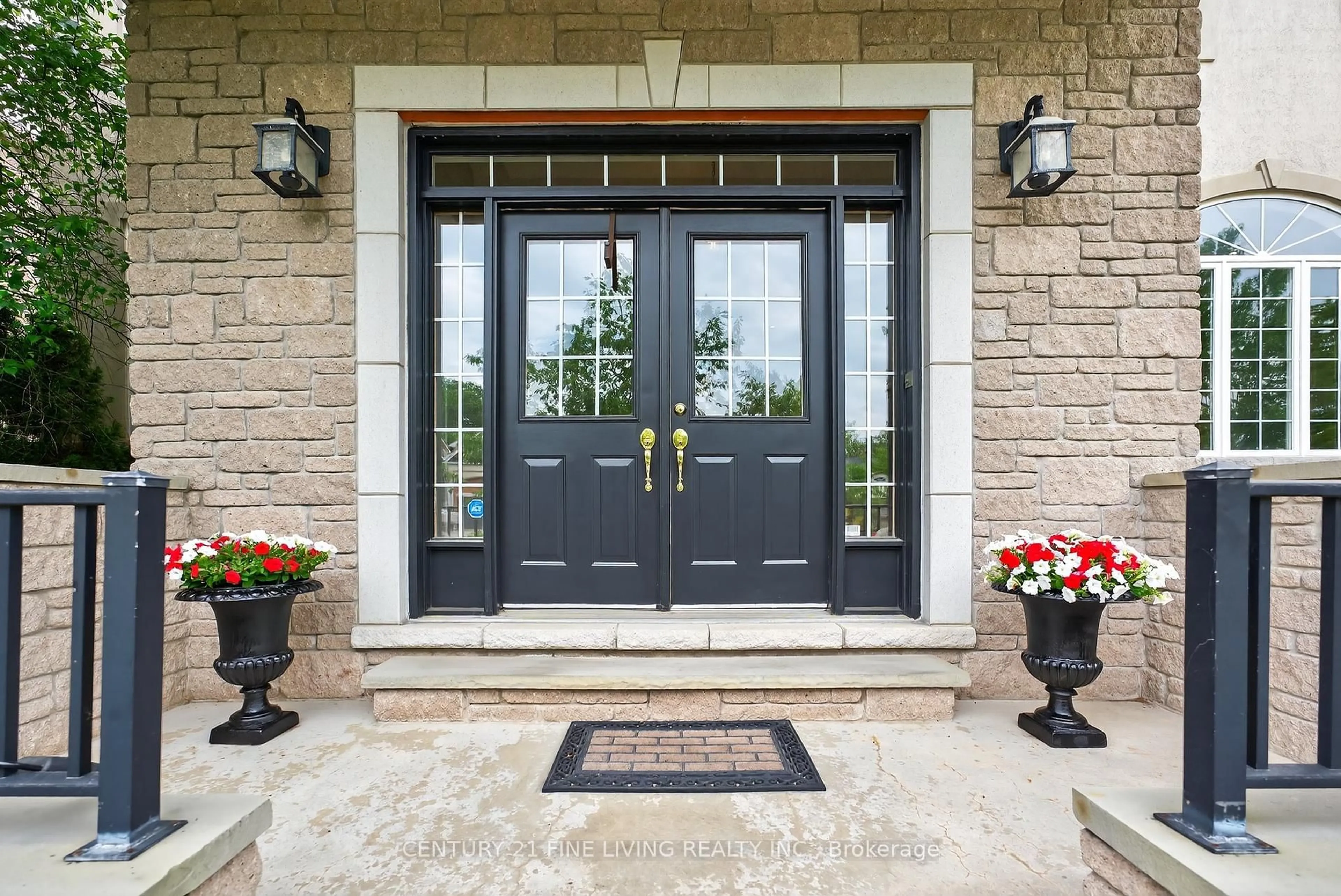 Indoor entryway for 46 Cumming Dr, Barrie Ontario L4N 0C5