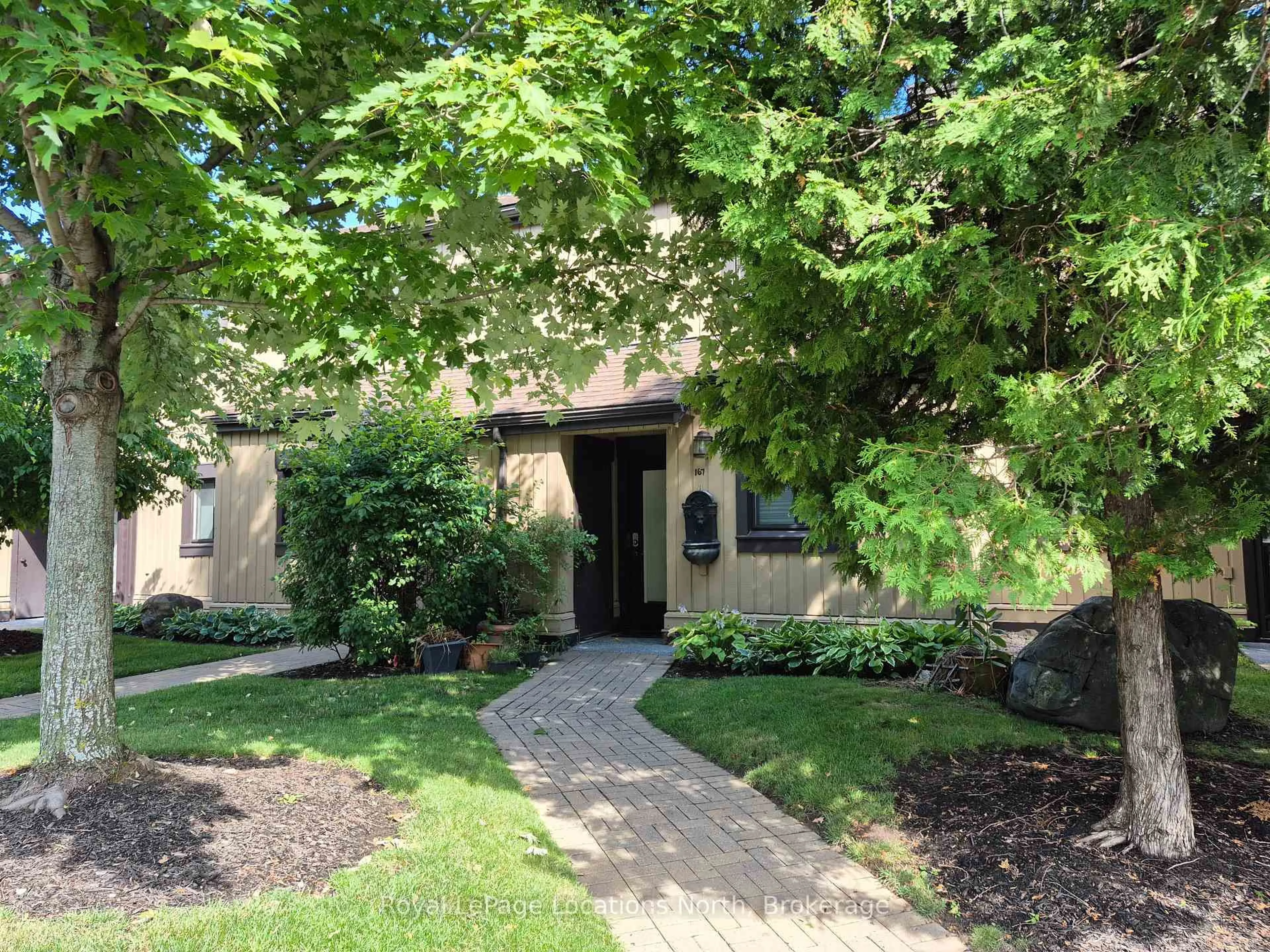 Indoor entryway for 167 Escarpment Cres, Collingwood Ontario L9Y 5B4