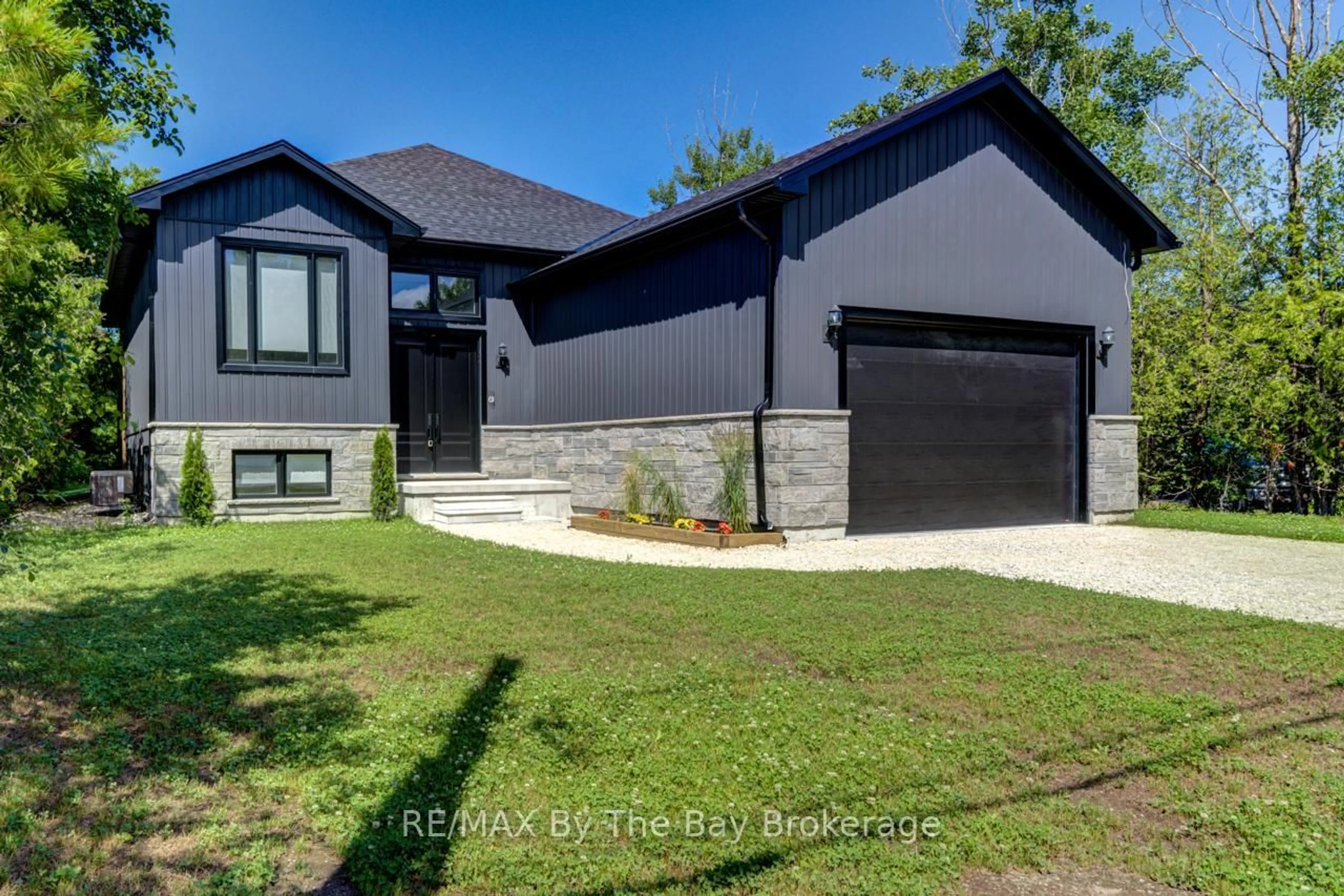 Home with brick exterior material, street for 93 Summer View Ave, Collingwood Ontario L9Y 3Z1