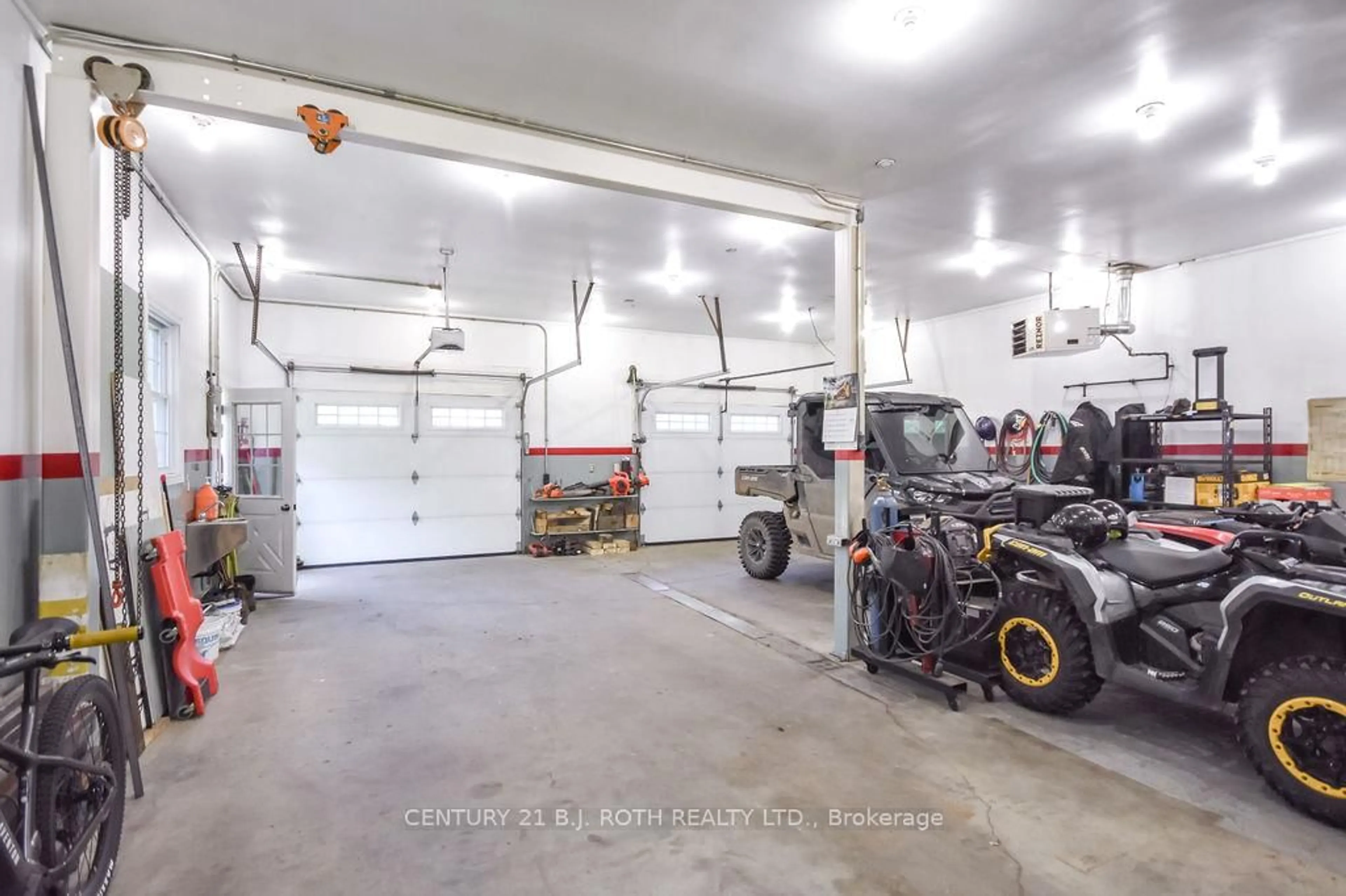 Indoor garage for 2357 SOUTH ORR LAKE Rd, Springwater Ontario L0L 1P0