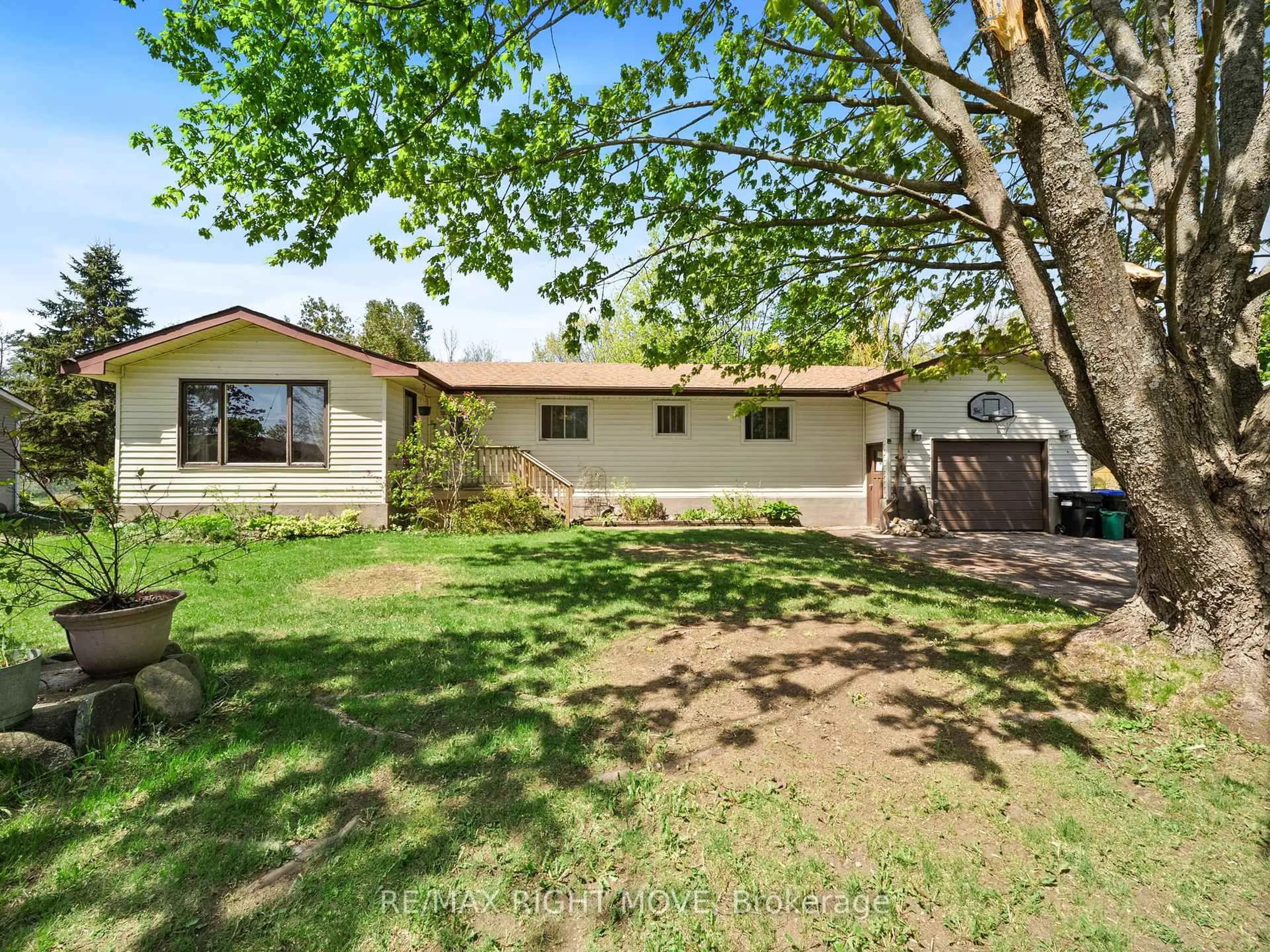 A pic from outside/outdoor area/front of a property/back of a property/a pic from drone, street for 4462 Orkney Hts, Ramara Ontario L3V 0S1