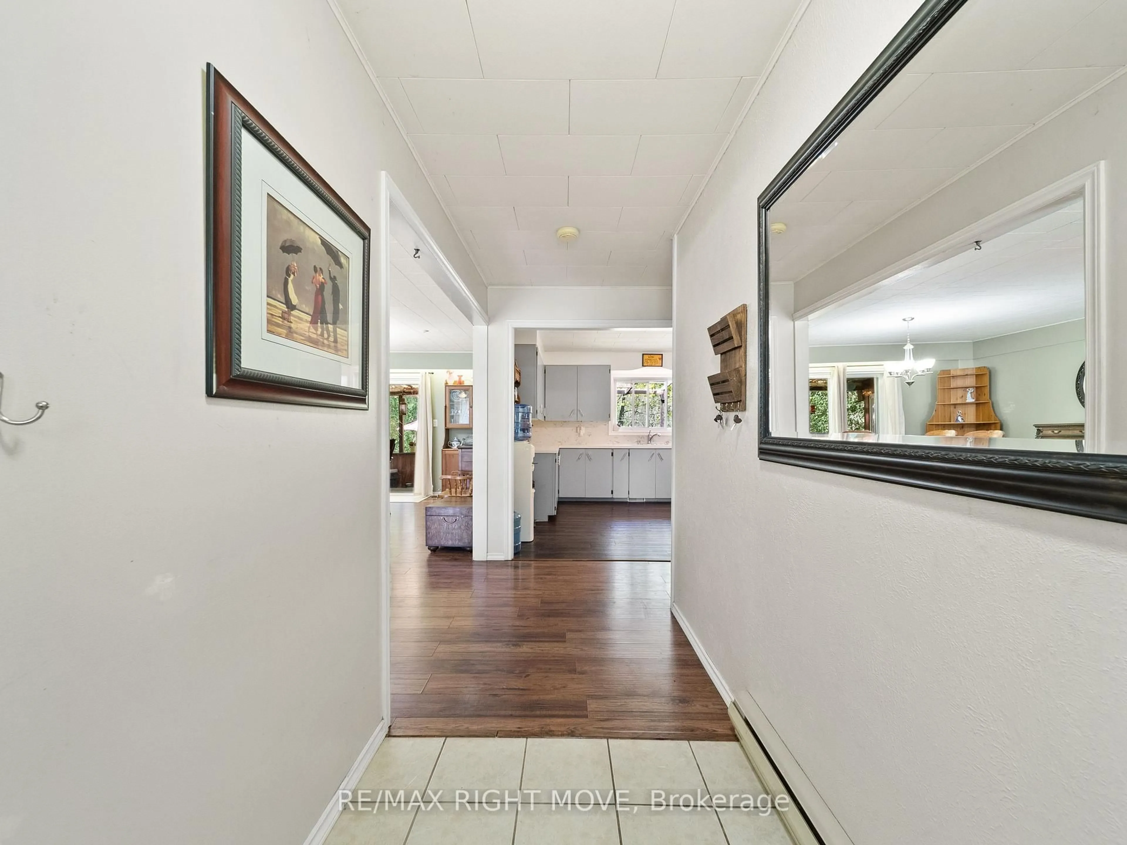 Indoor foyer for 4462 Orkney Hts, Ramara Ontario L3V 0S1