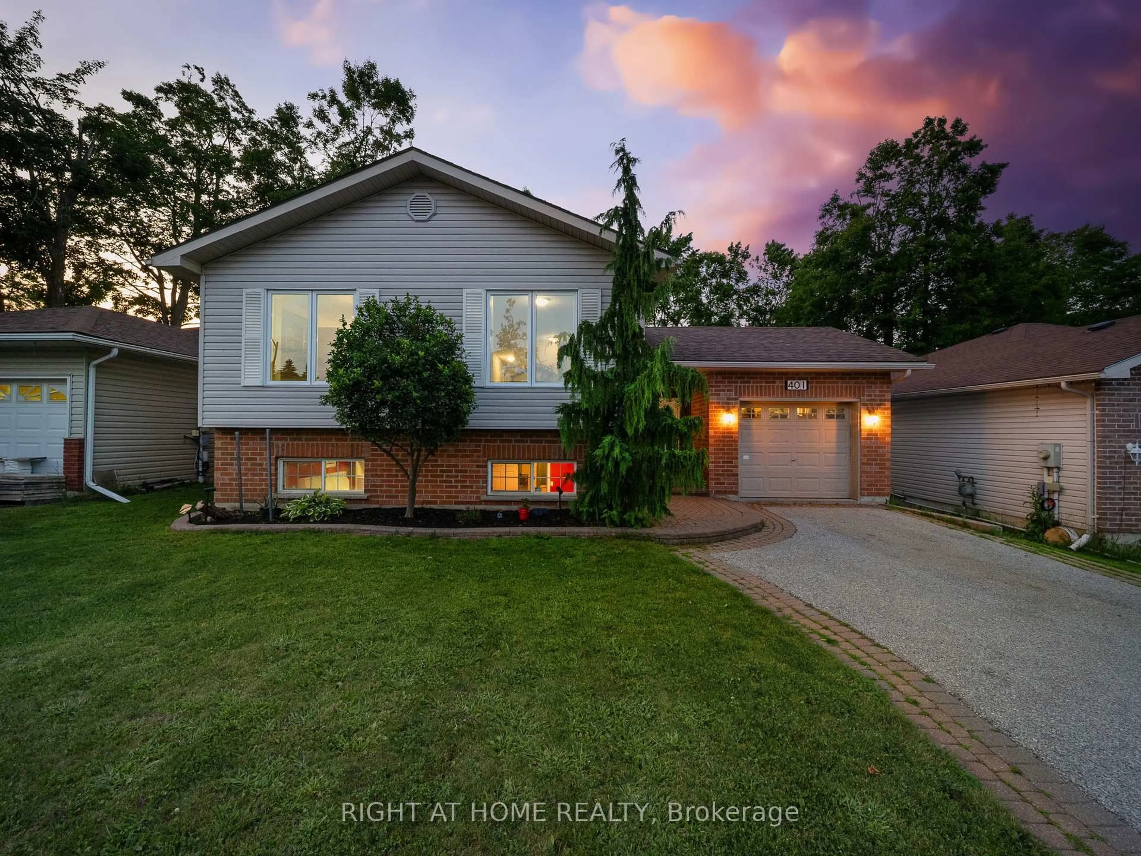 Home with brick exterior material, street for 401 Grenville Ave, Orillia Ontario L3V 8A7
