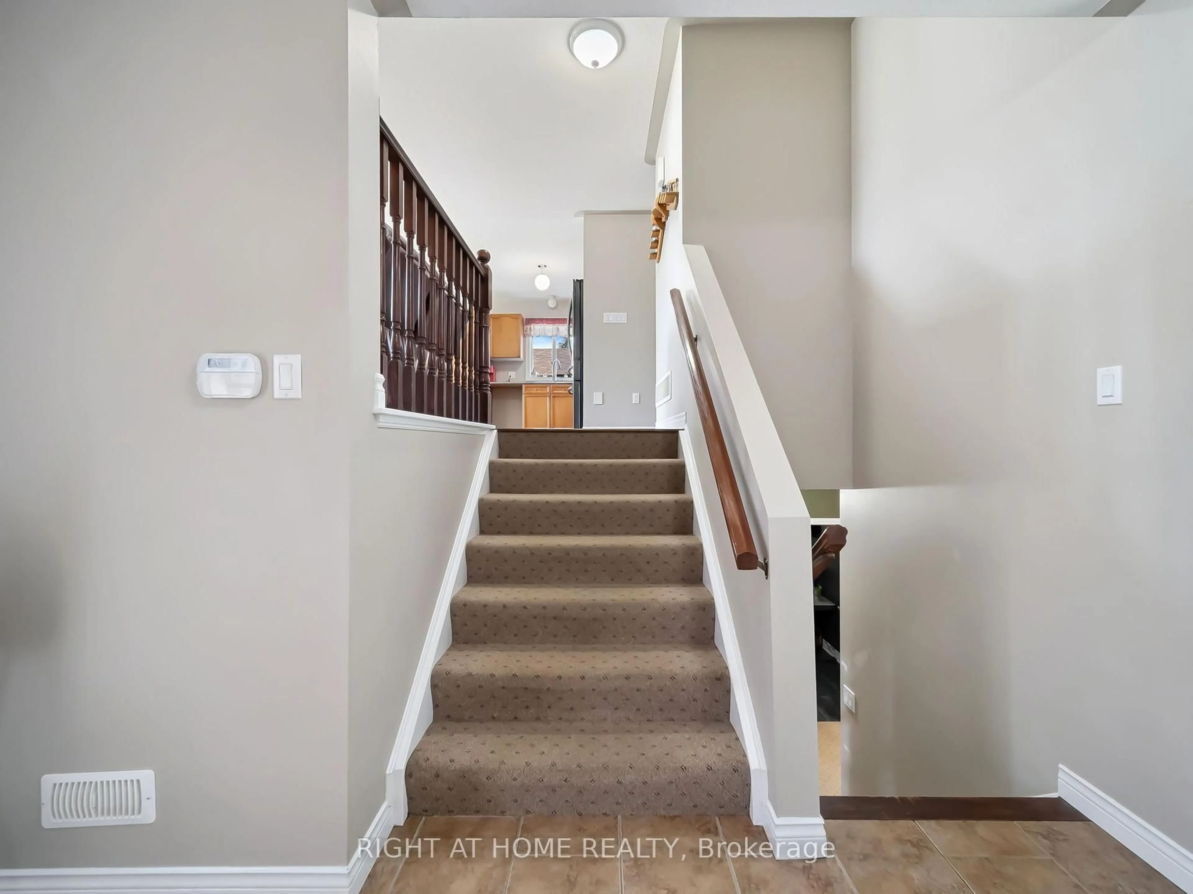 Unknown for 401 Grenville Ave, Orillia Ontario L3V 8A7
