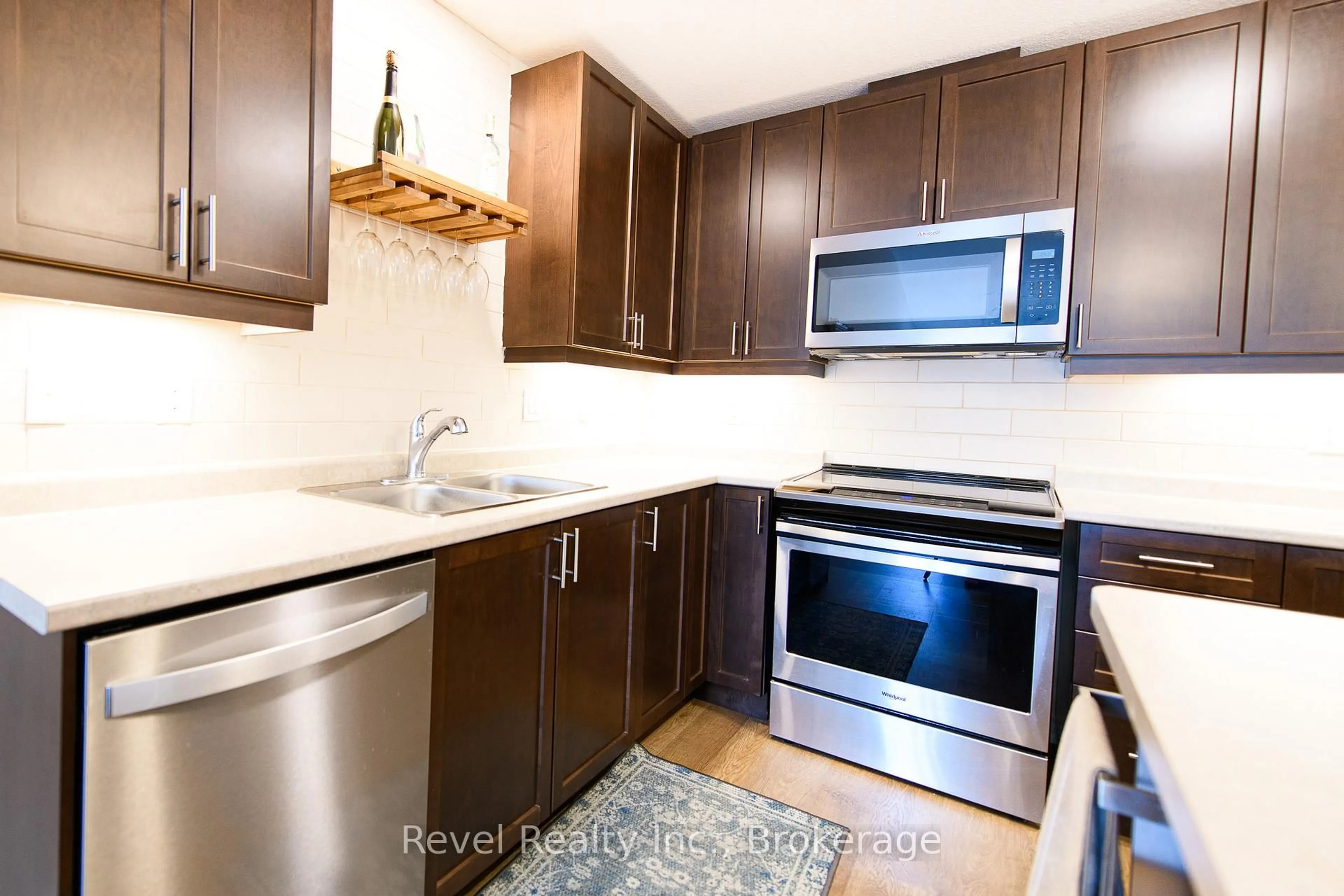 Standard kitchen, unknown for 22 Ivy Cres, Wasaga Beach Ontario L9Z 0H8