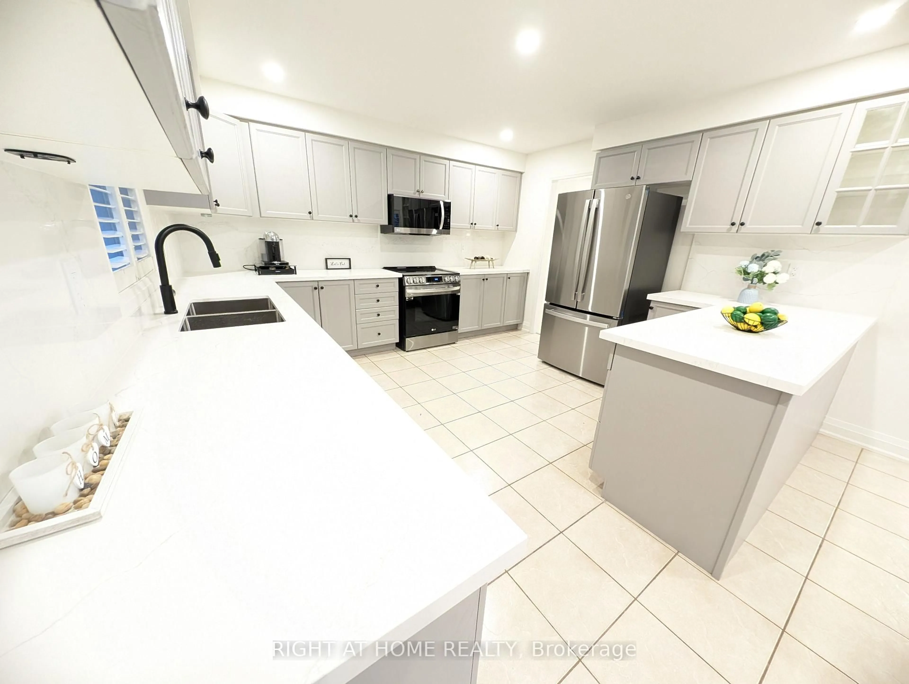 Open concept kitchen, ceramic/tile floor for 16 Imperial Crown Lane, Barrie Ontario L4N 0T4
