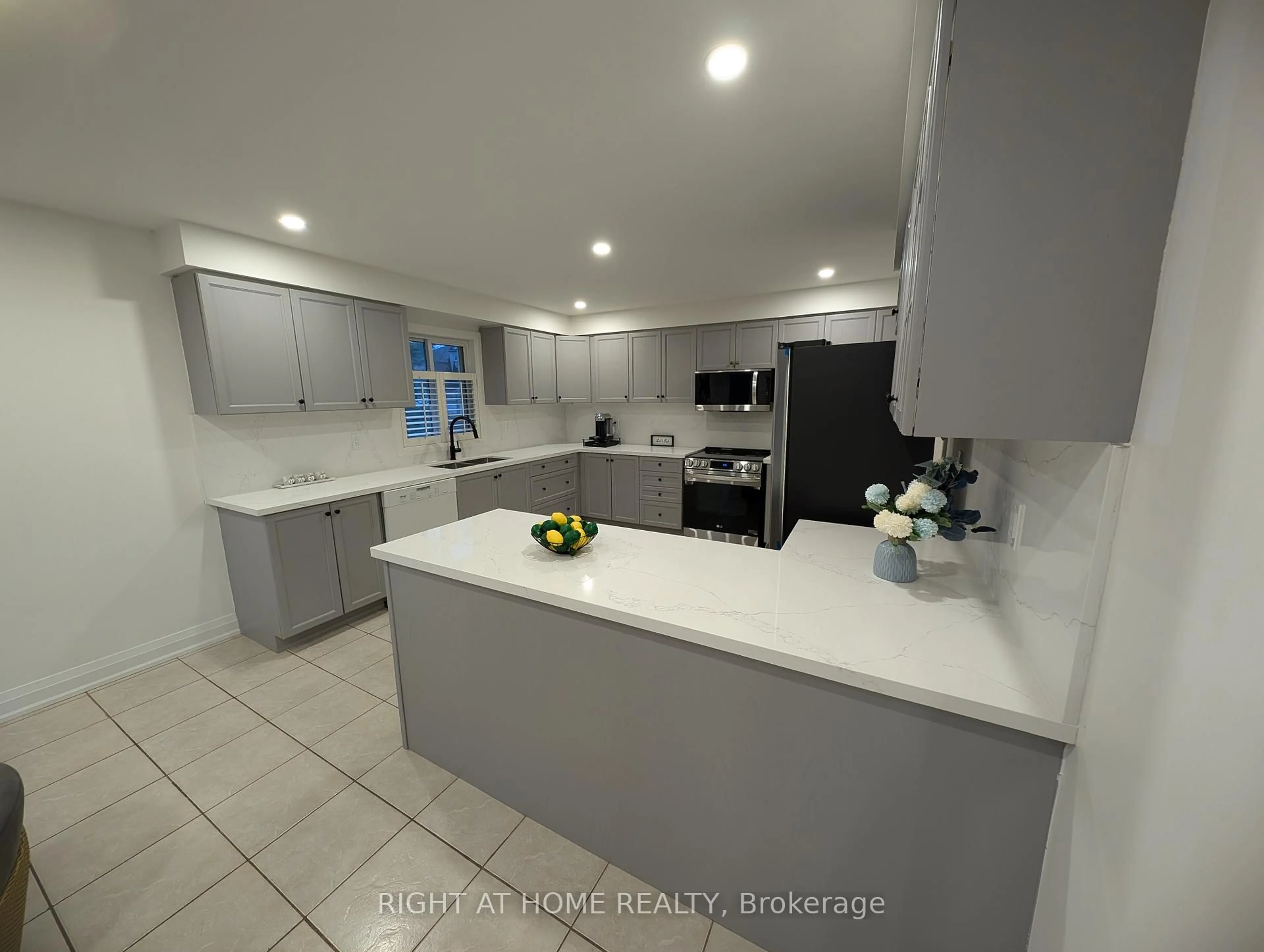 Open concept kitchen, ceramic/tile floor for 16 Imperial Crown Lane, Barrie Ontario L4N 0T4