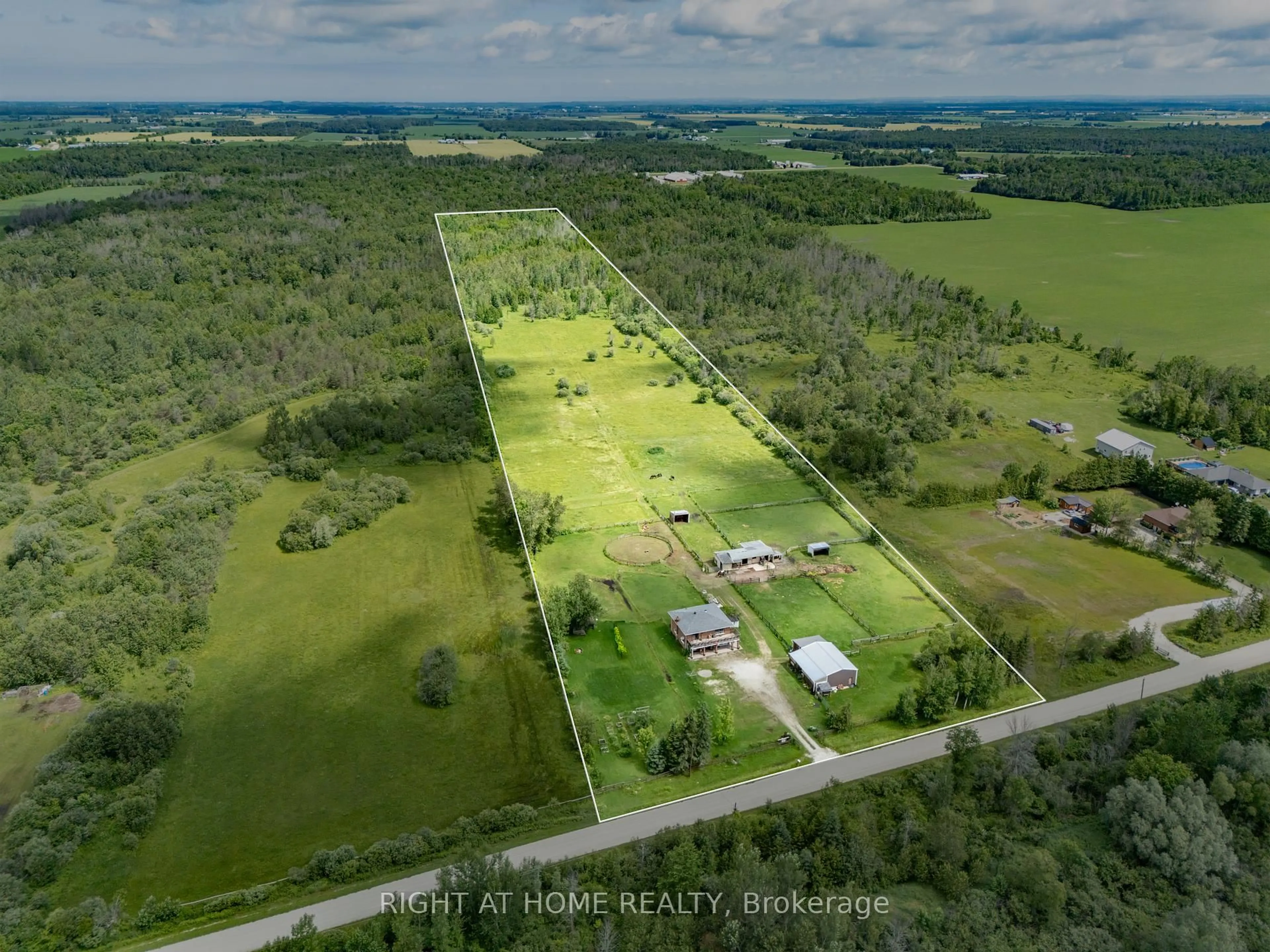 A pic from outside/outdoor area/front of a property/back of a property/a pic from drone, building for 5896 Sunnidale Concession 5 Rd, Clearview Ontario L0M 1N0