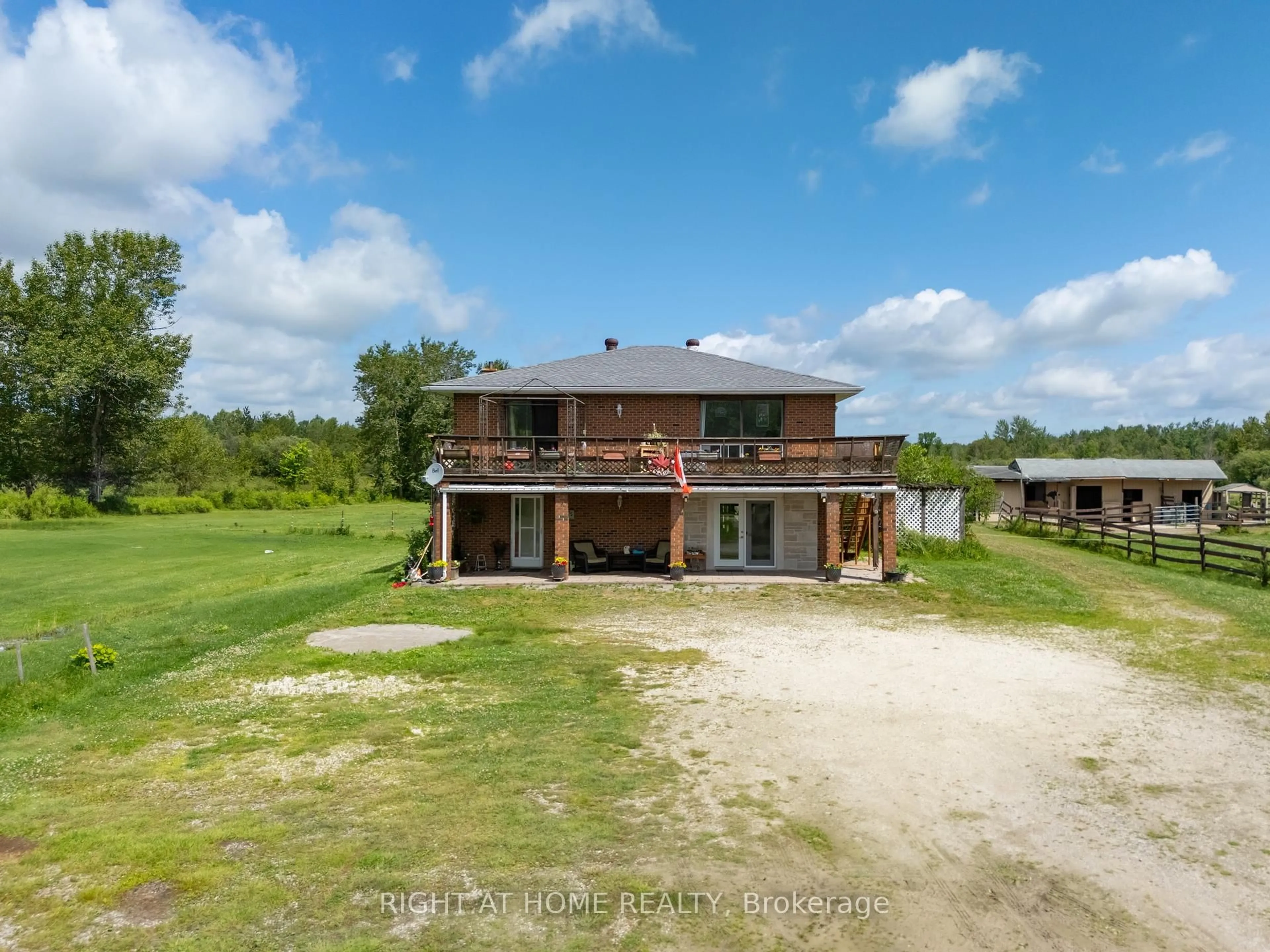 A pic from outside/outdoor area/front of a property/back of a property/a pic from drone, building for 5896 Sunnidale Concession 5 Rd, Clearview Ontario L0M 1N0