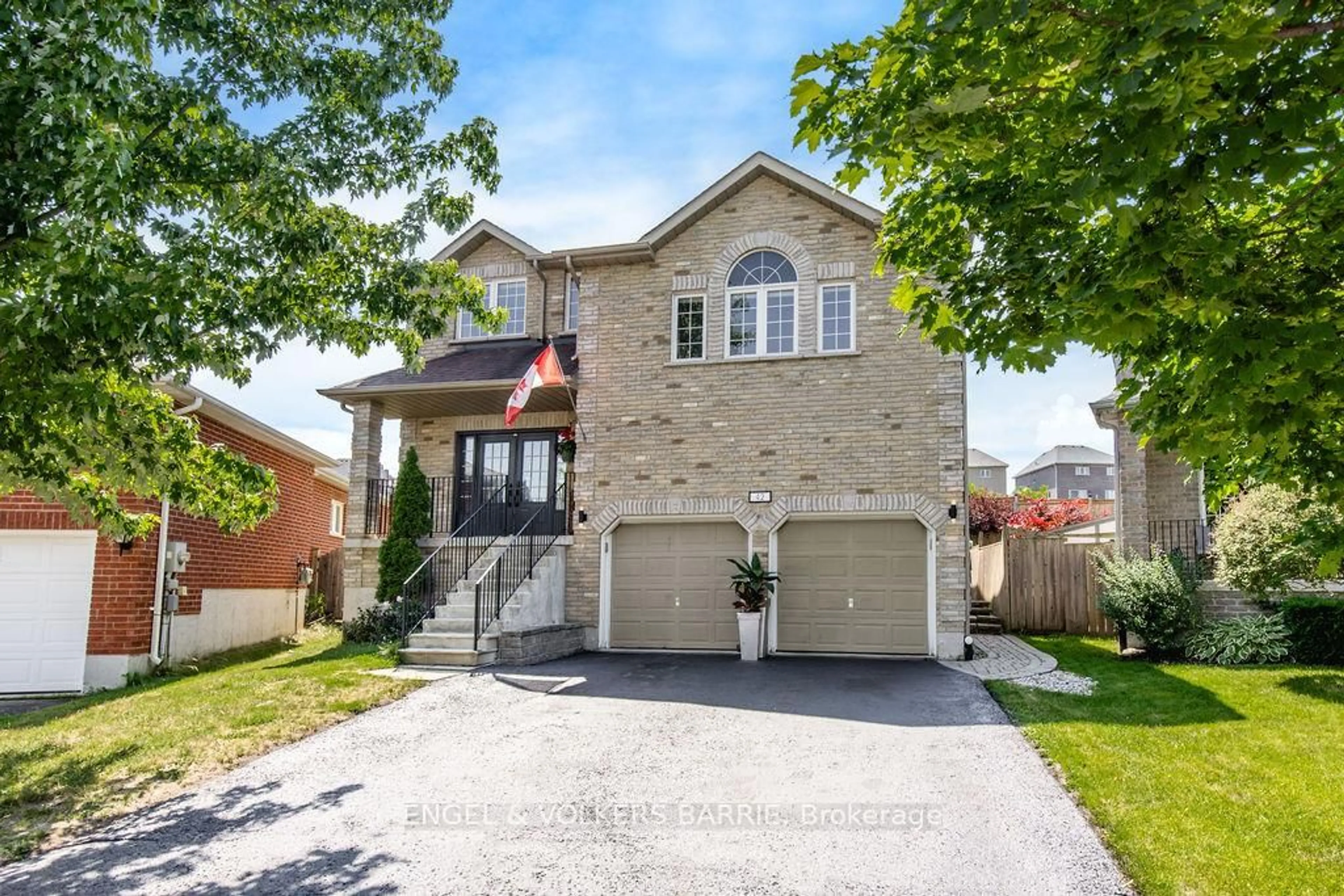 Home with brick exterior material, street for 42 Humber St, Barrie Ontario L4N 5S4
