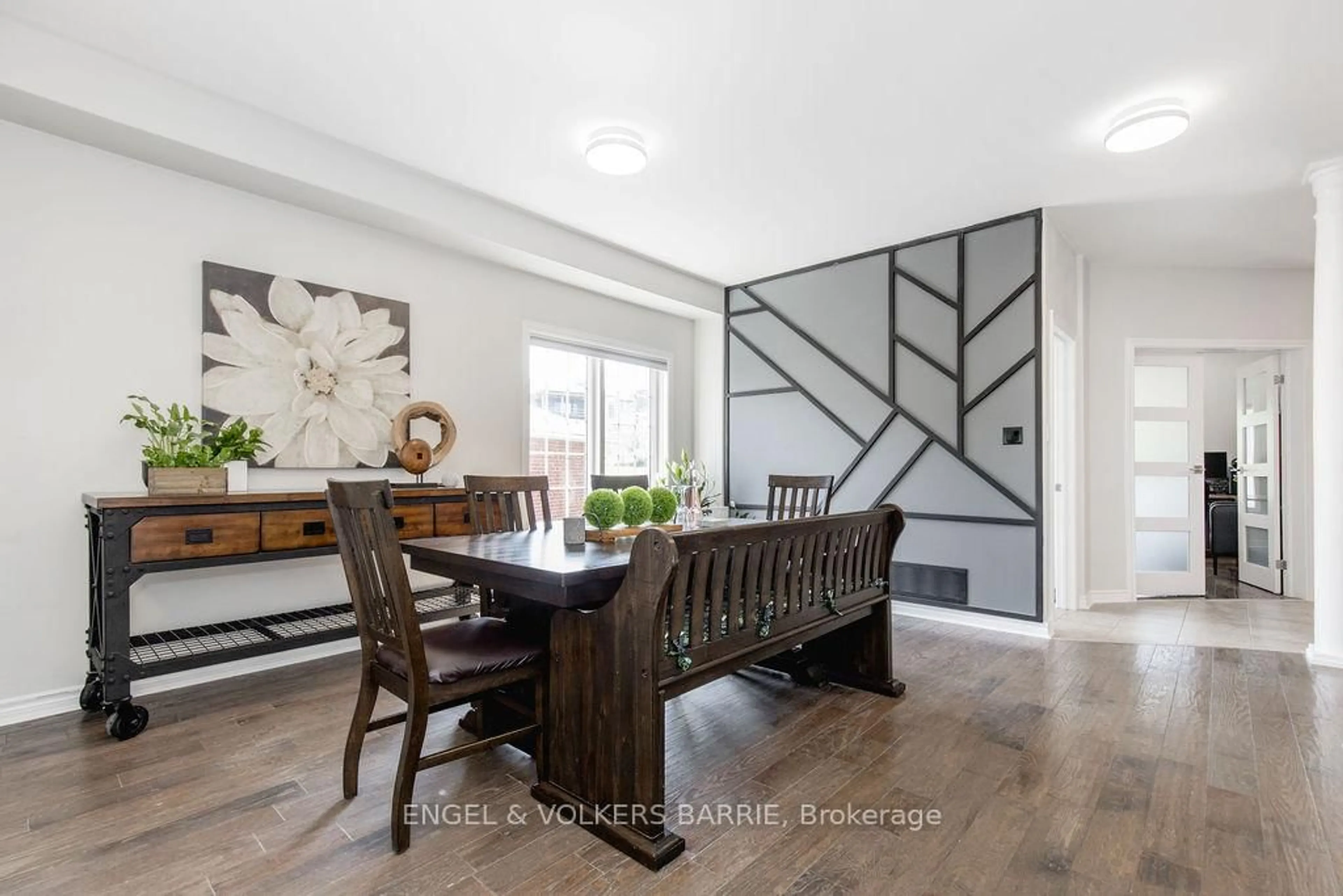 Dining room, unknown for 42 Humber St, Barrie Ontario L4N 5S4