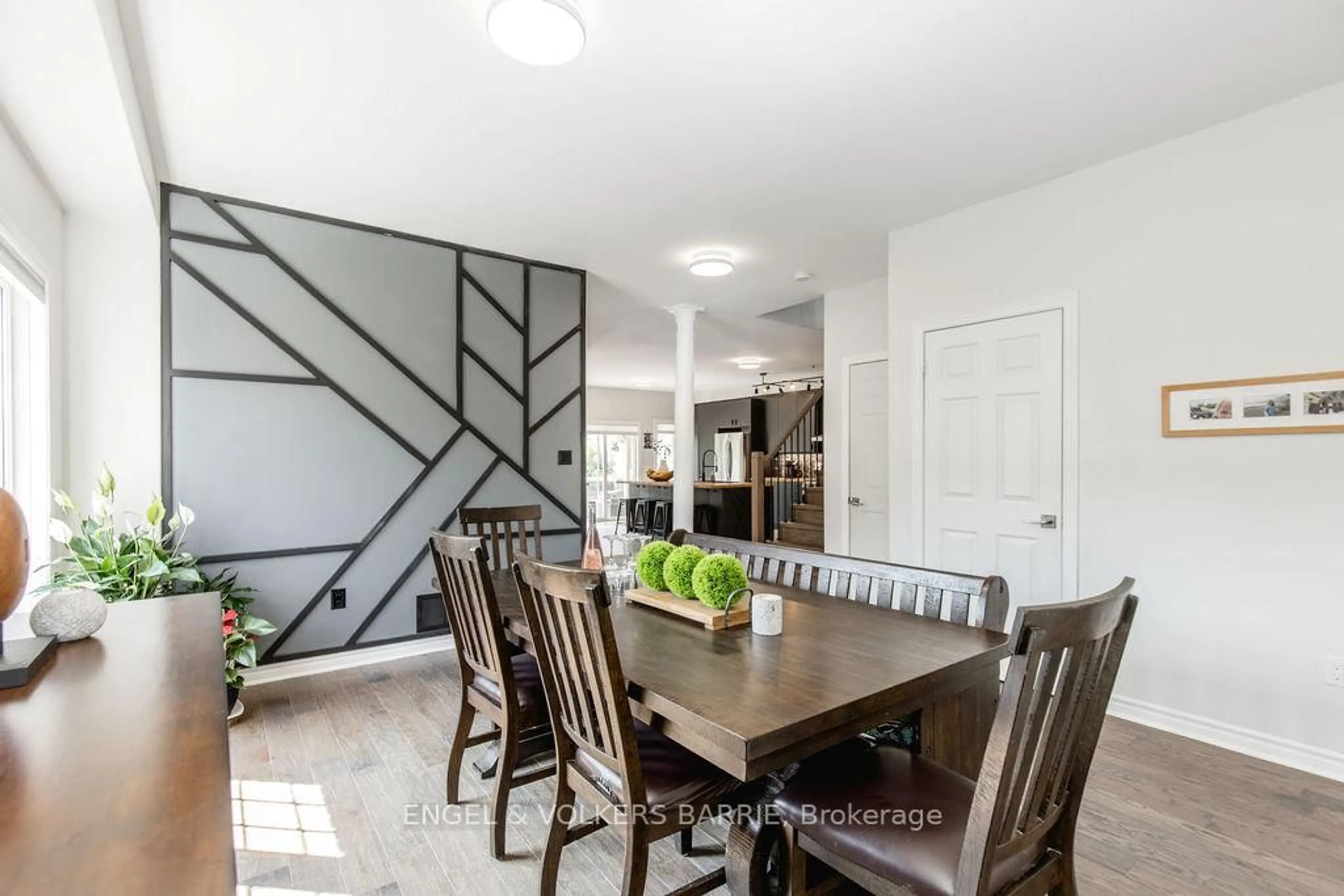 Dining room, unknown for 42 Humber St, Barrie Ontario L4N 5S4