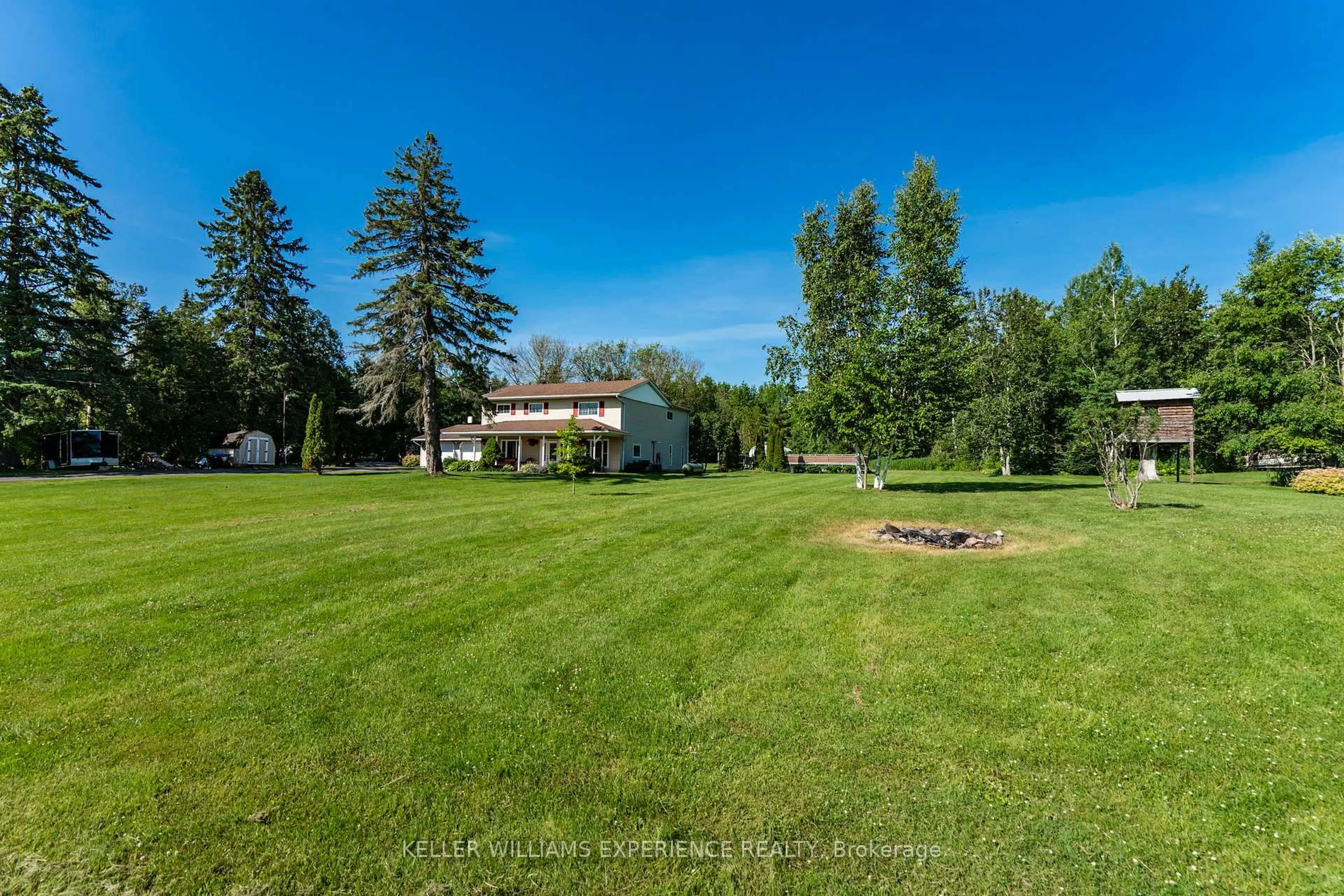 A pic from outside/outdoor area/front of a property/back of a property/a pic from drone, unknown for 8 Thatcher Pl, Oro-Medonte Ontario L0K 1E0