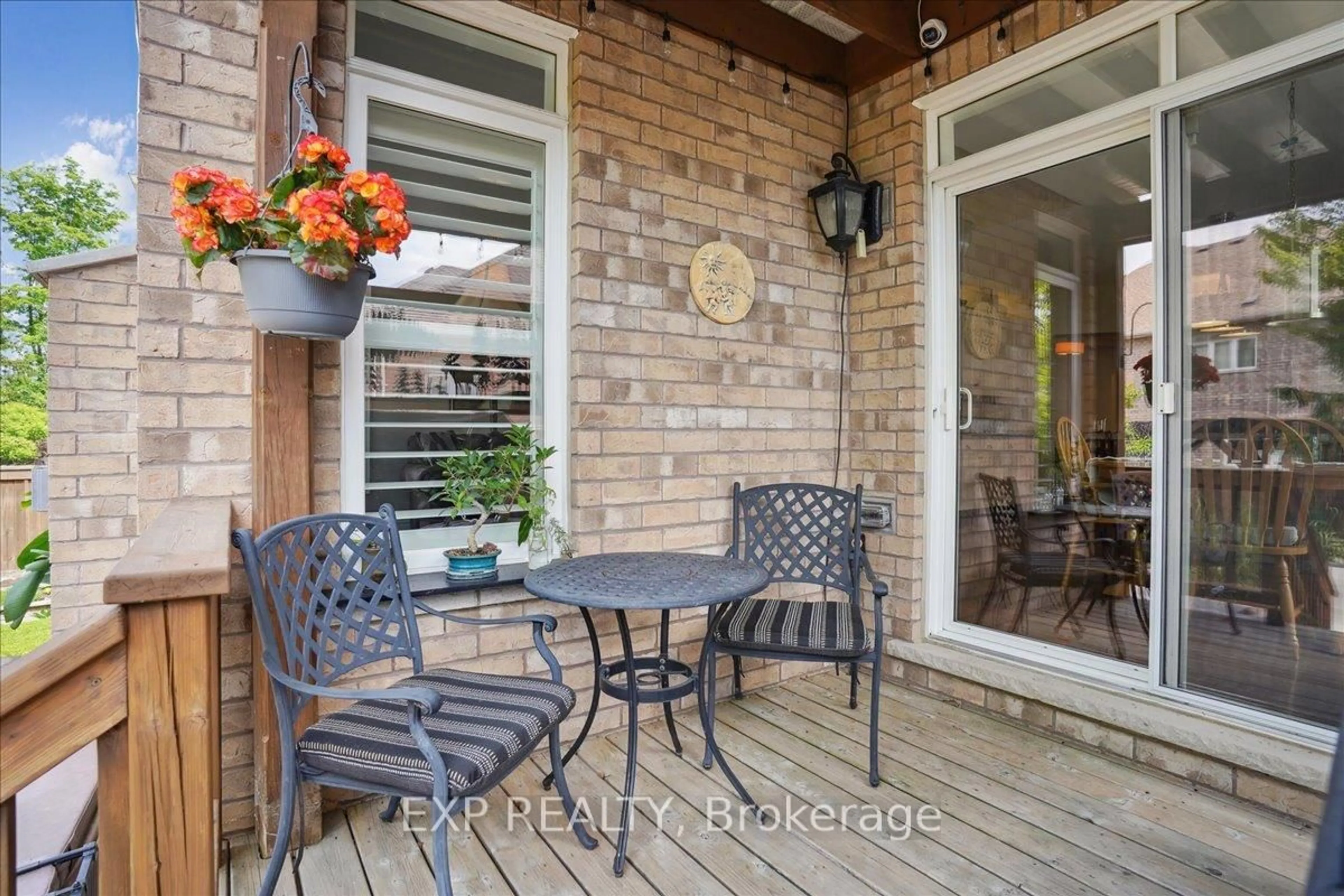 Patio, street for 34 Capps Dr, Barrie Ontario L4N 6M8
