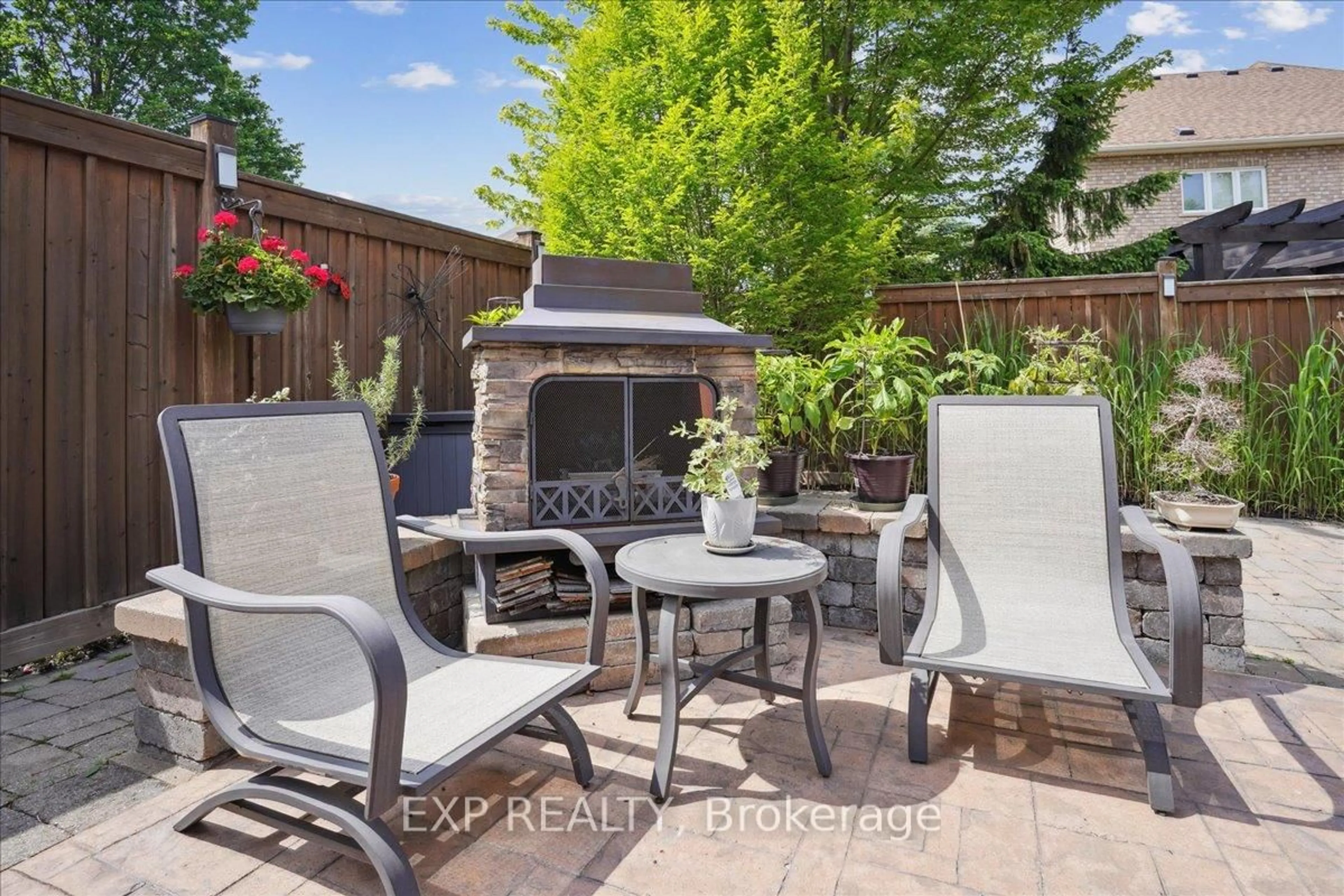 Patio, street for 34 Capps Dr, Barrie Ontario L4N 6M8