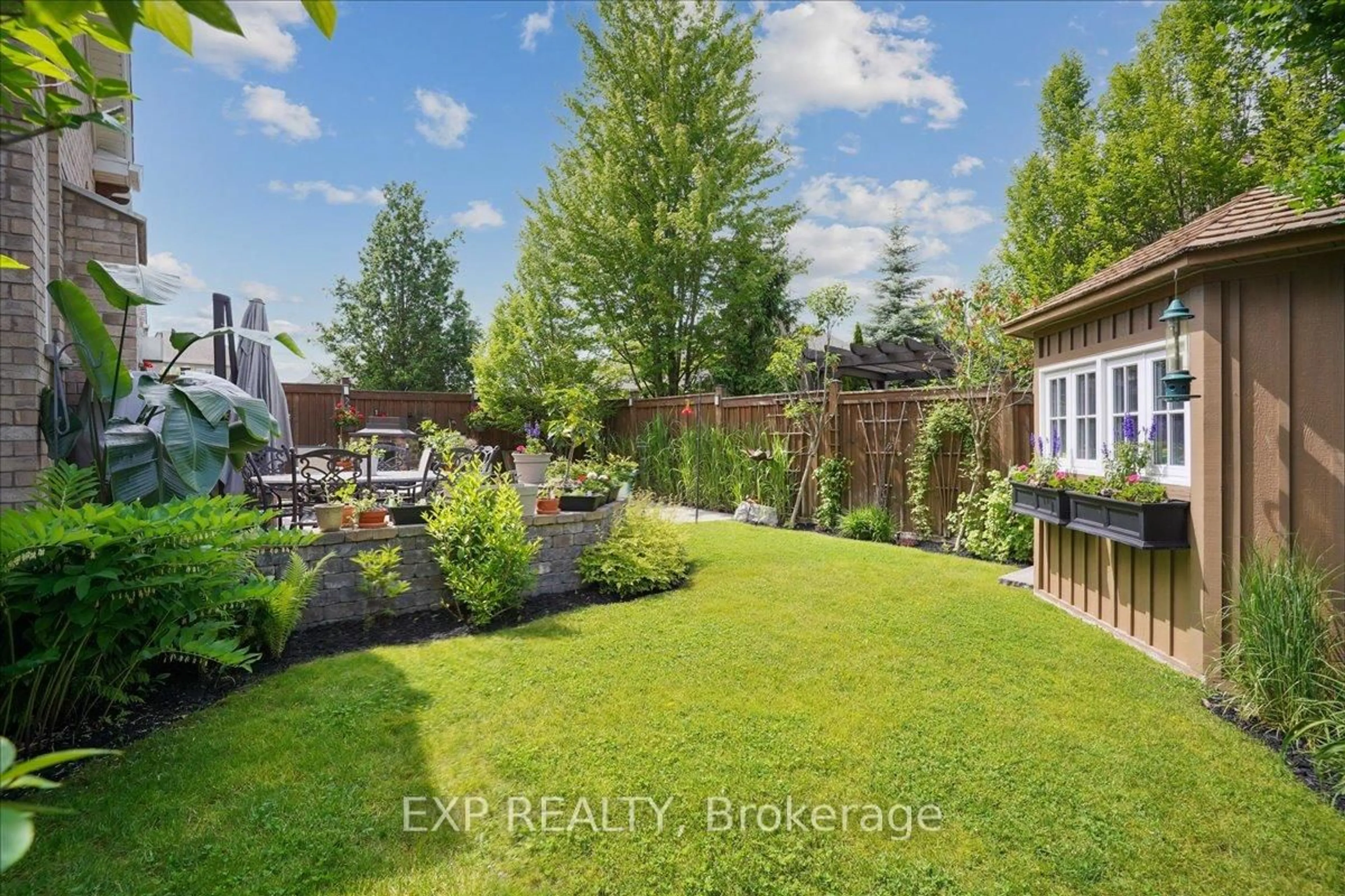A pic from outside/outdoor area/front of a property/back of a property/a pic from drone, street for 34 Capps Dr, Barrie Ontario L4N 6M8