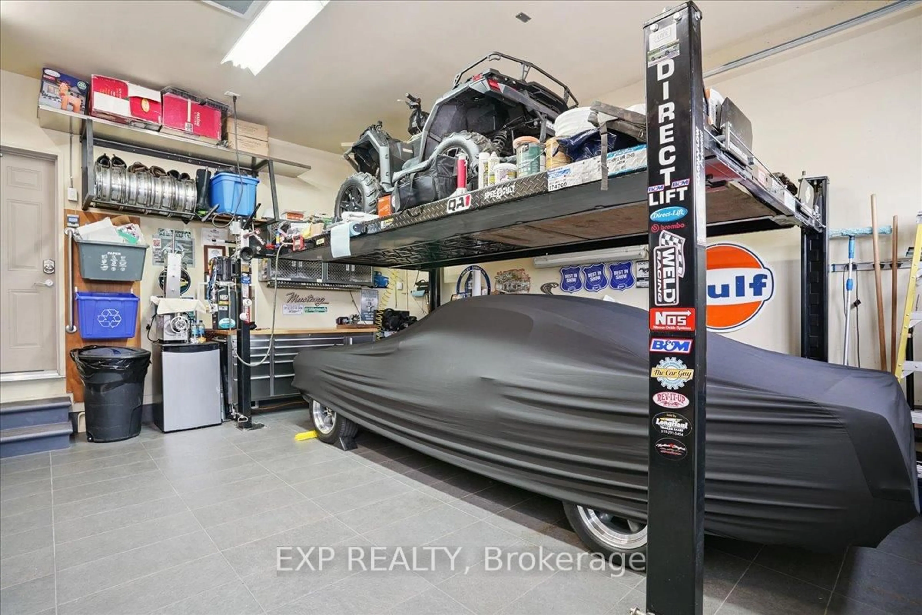 Indoor garage for 34 Capps Dr, Barrie Ontario L4N 6M8