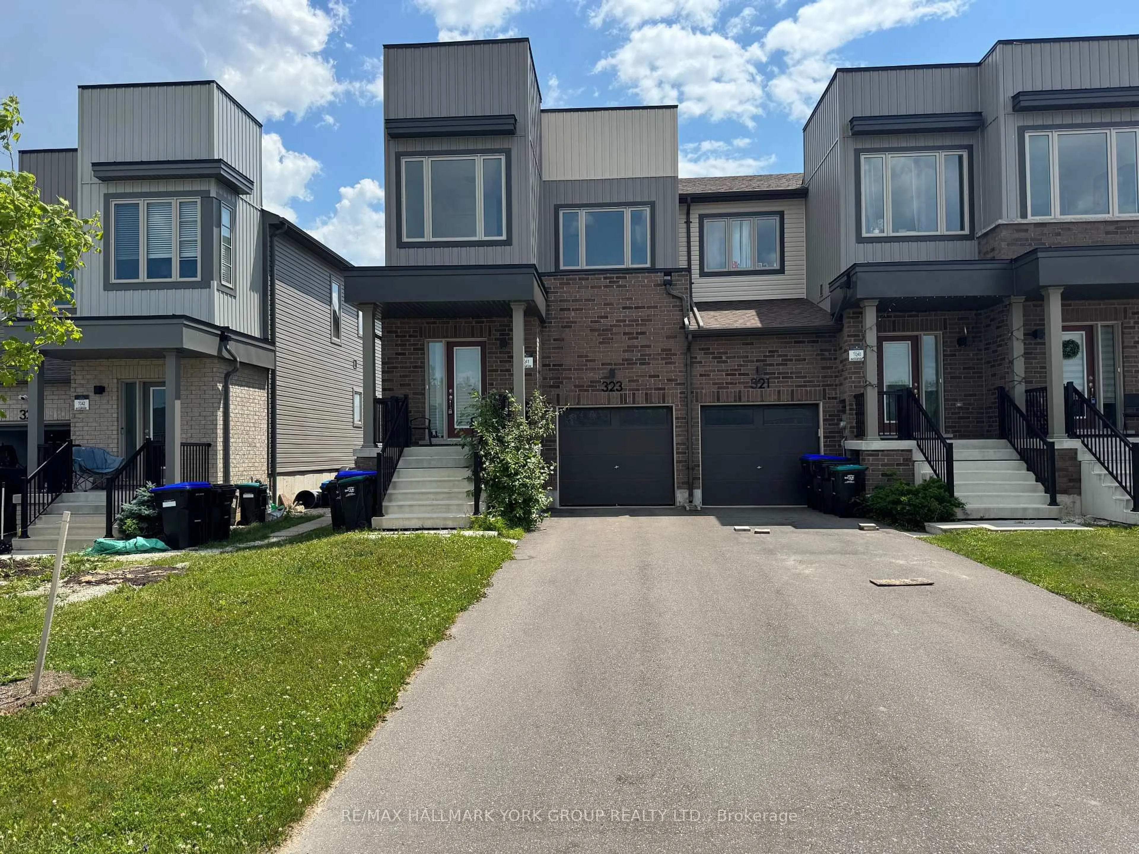 A pic from outside/outdoor area/front of a property/back of a property/a pic from drone, street for 323 Atkinson St, Clearview Ontario L0M 1S0