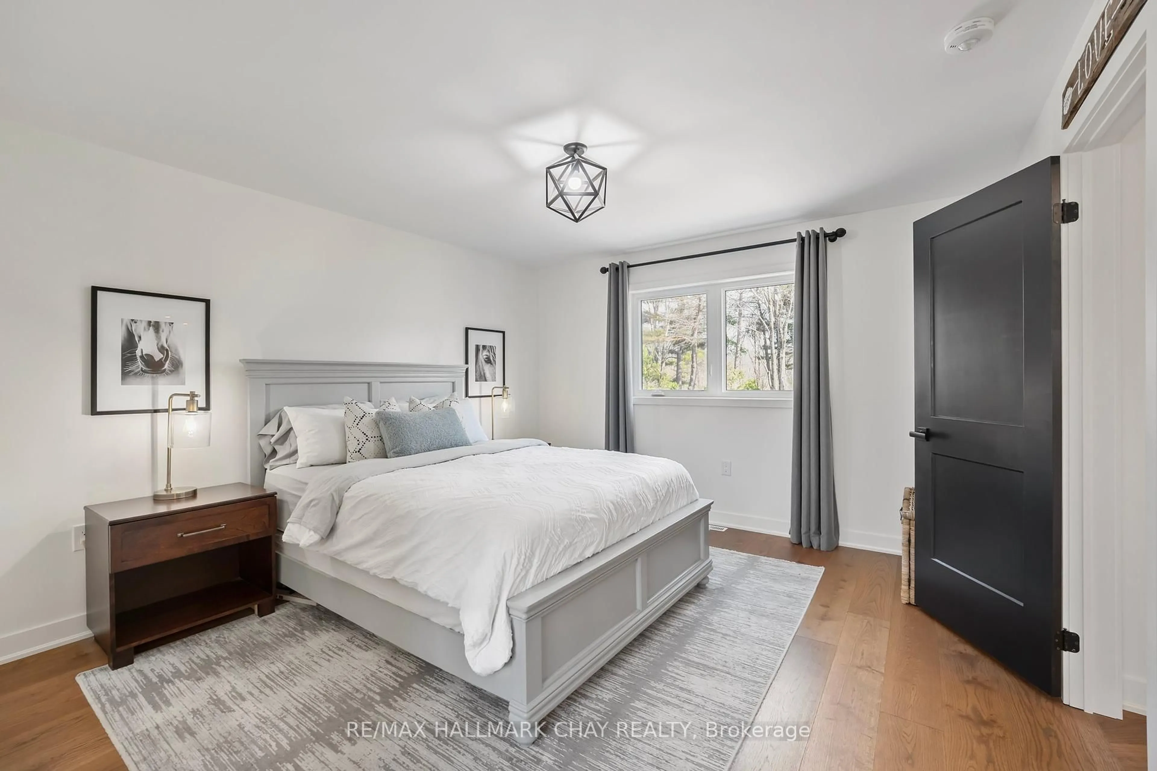 Bedroom with bed, unknown for 1359 Old Barrie Rd, Oro-Medonte Ontario L0L 1T0