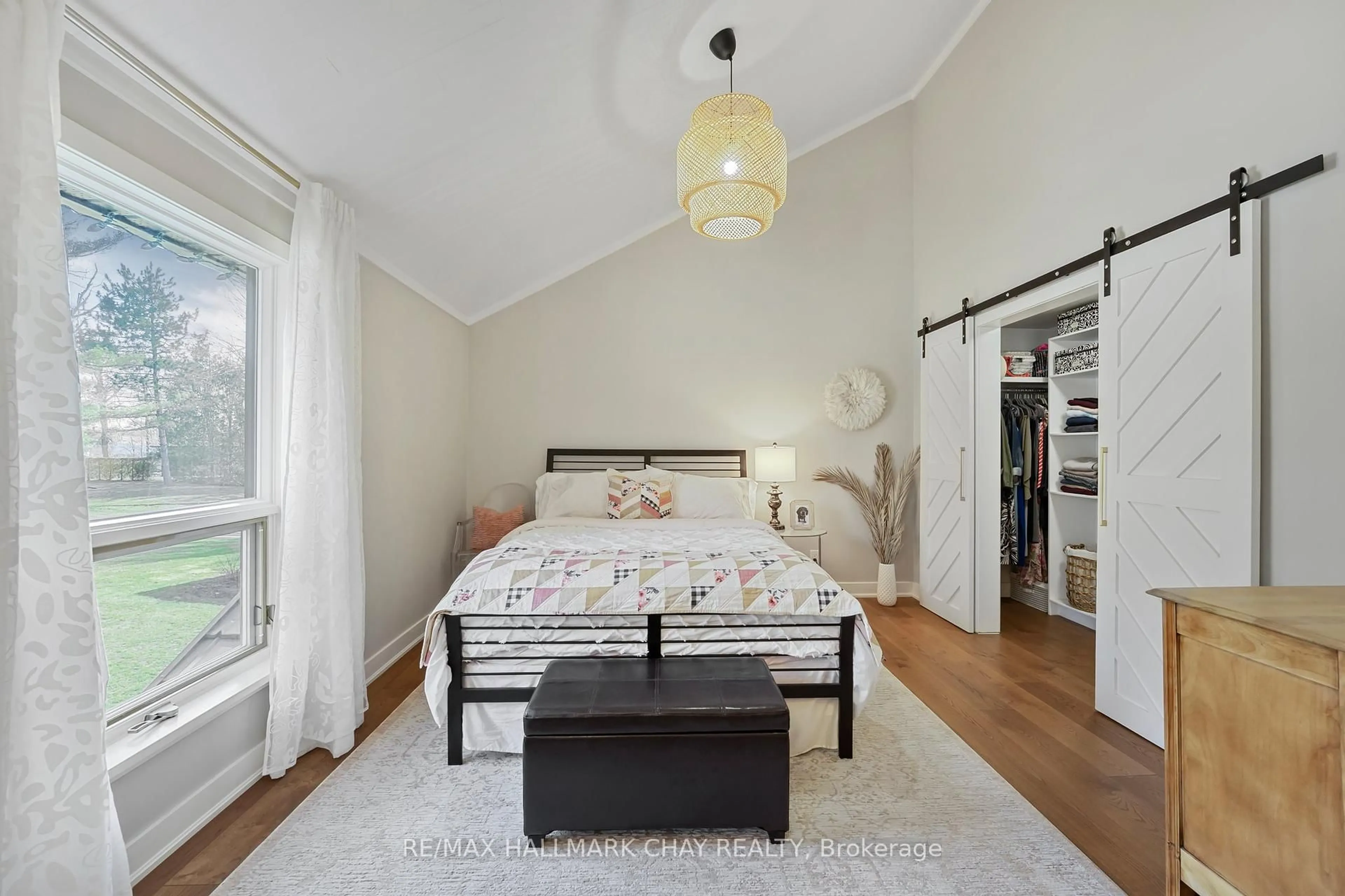 Bedroom with bed, unknown for 1359 Old Barrie Rd, Oro-Medonte Ontario L0L 1T0