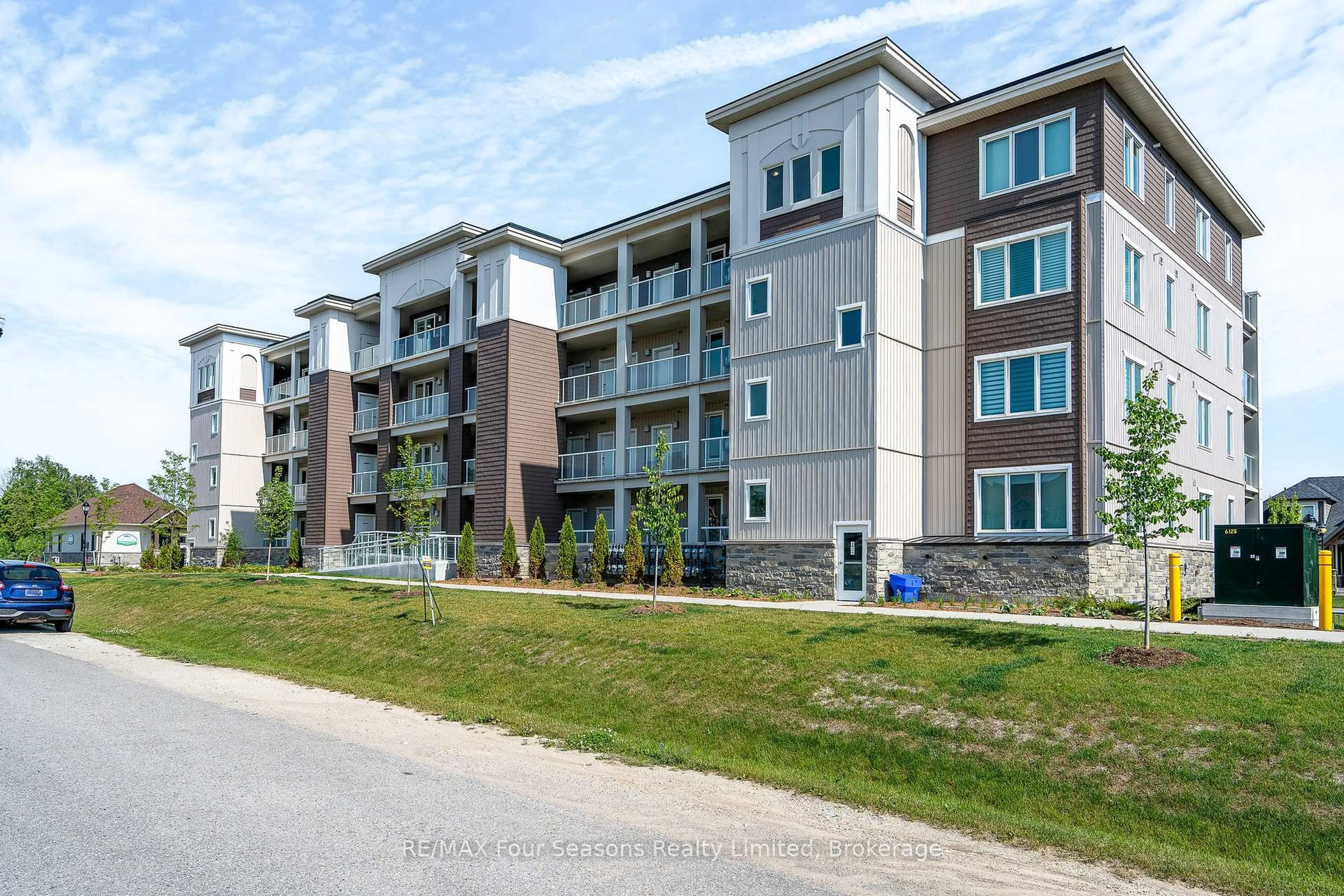 Unknown for 17 Spooner Cres #208, Collingwood Ontario L9Y 1T3