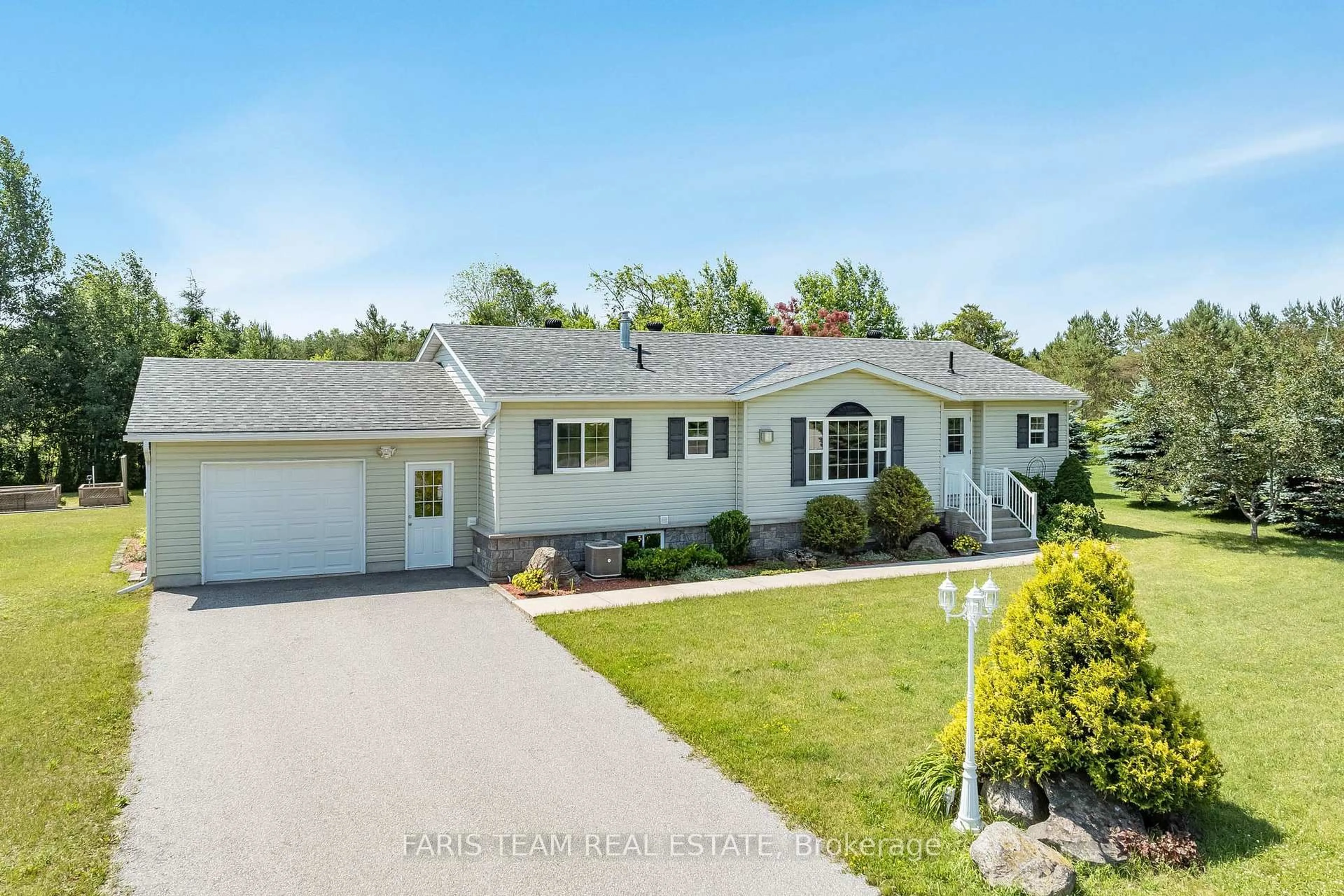 A pic from outside/outdoor area/front of a property/back of a property/a pic from drone, water/lake/river/ocean view for 33 Rue Helene, Tiny Ontario L9M 0H1