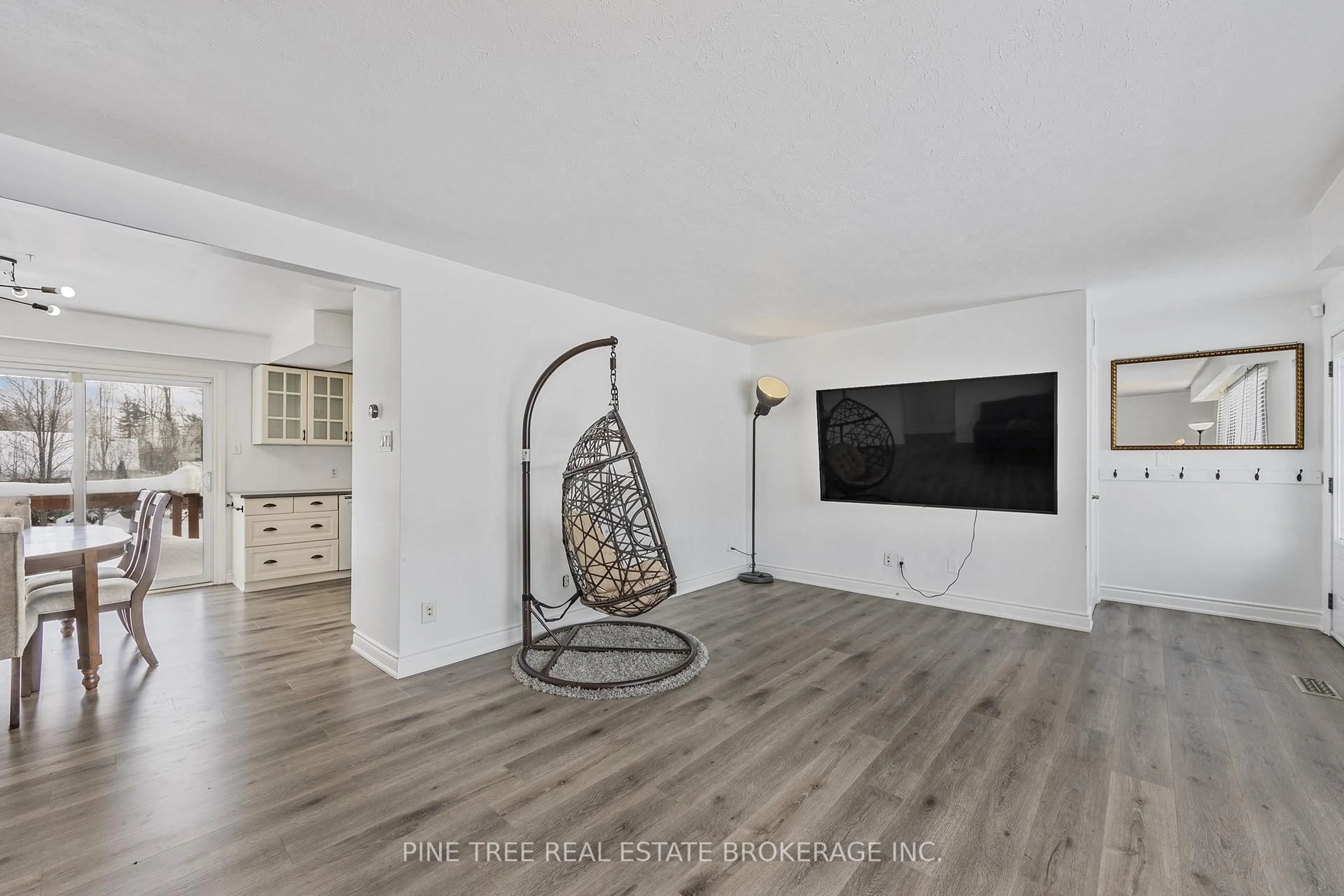 A pic of a room for 239 Warnica Rd, Barrie Ontario L4N 3Z2