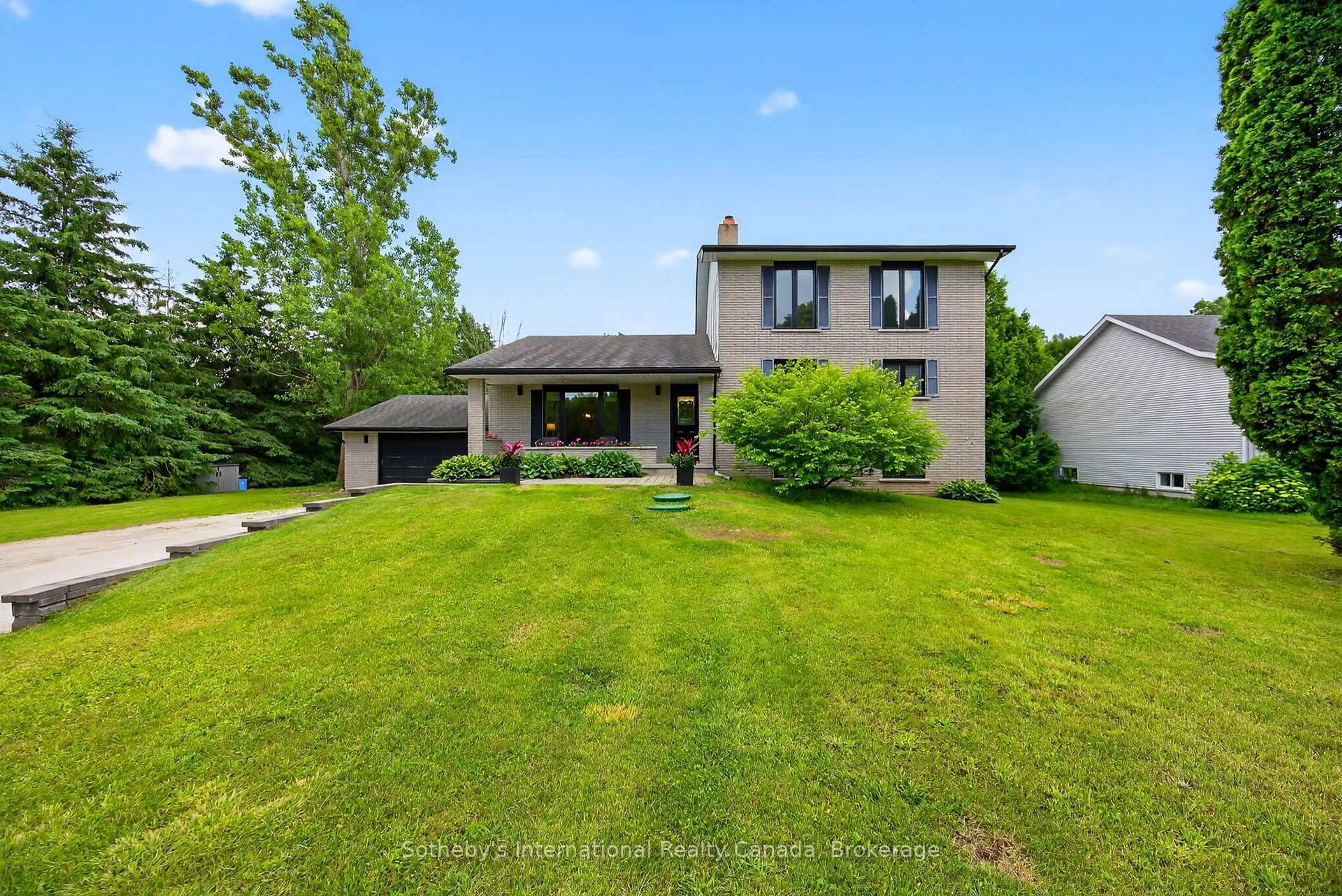 A pic from outside/outdoor area/front of a property/back of a property/a pic from drone, street for 79 Caroline St, Clearview Ontario L0M 1G0