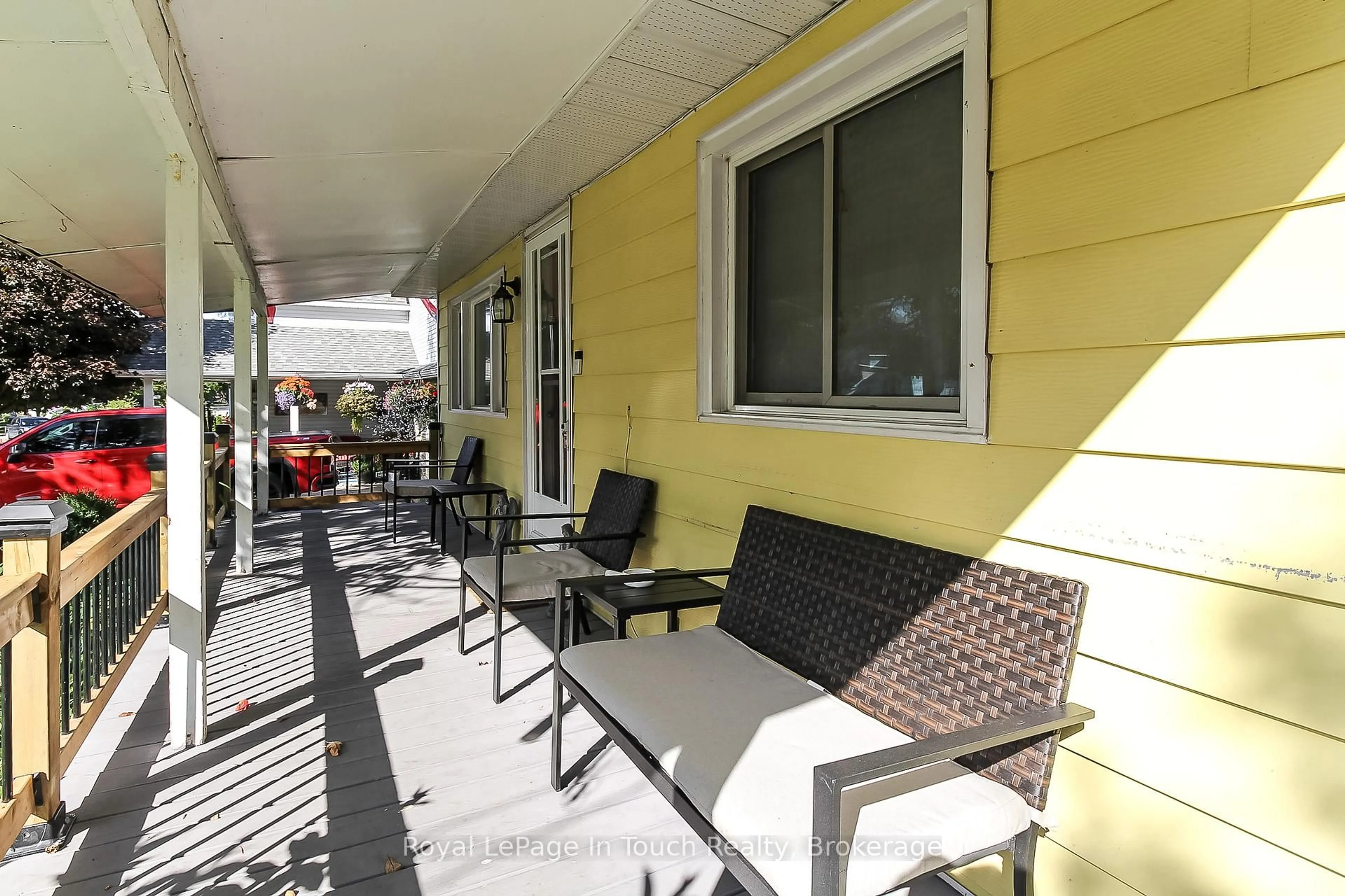 Patio, street for 27 Peel St, Penetanguishene Ontario L9M 1A5
