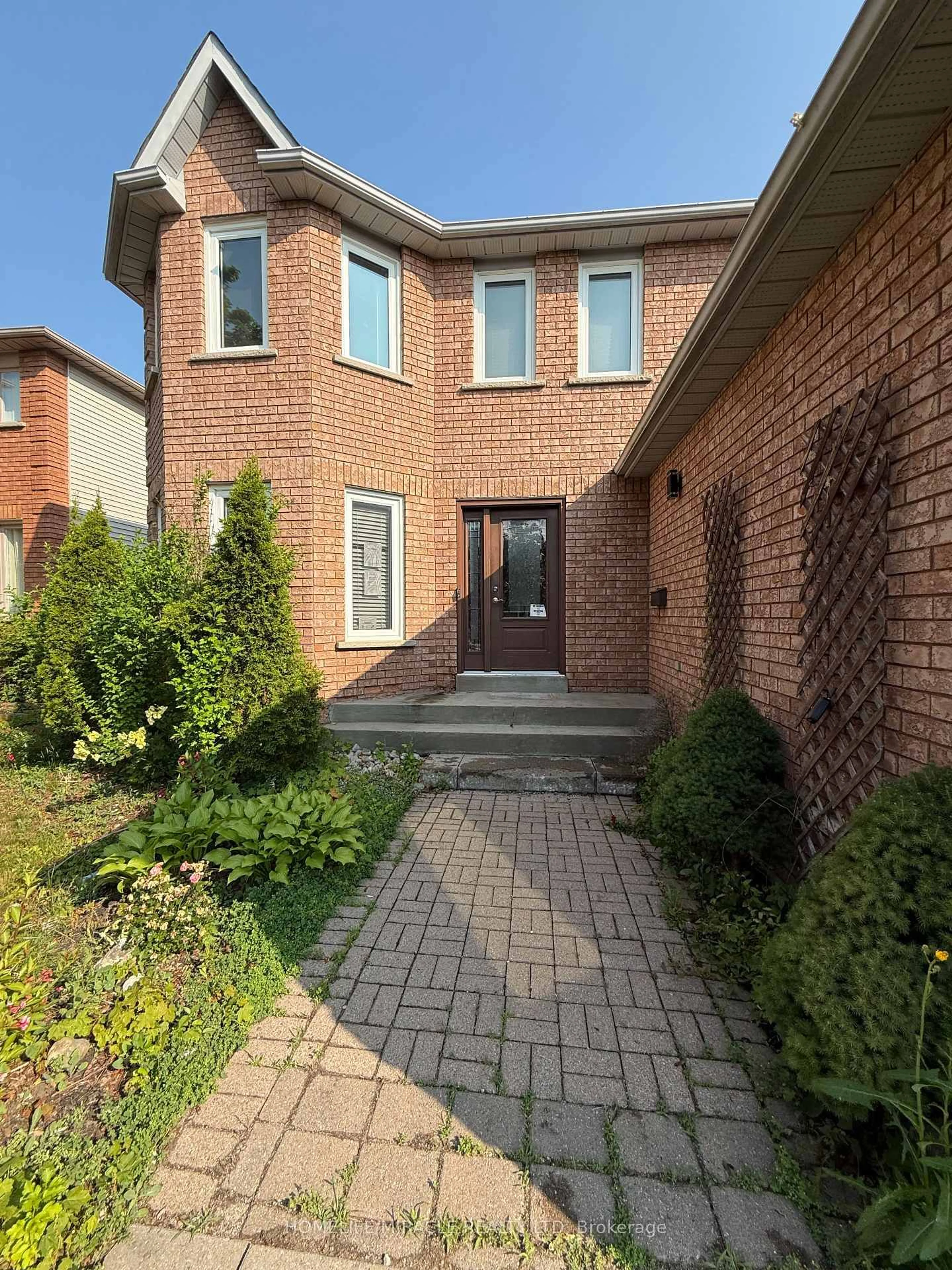 Home with brick exterior material, street for 200 Livingstone St, Barrie Ontario L4N 6Z9