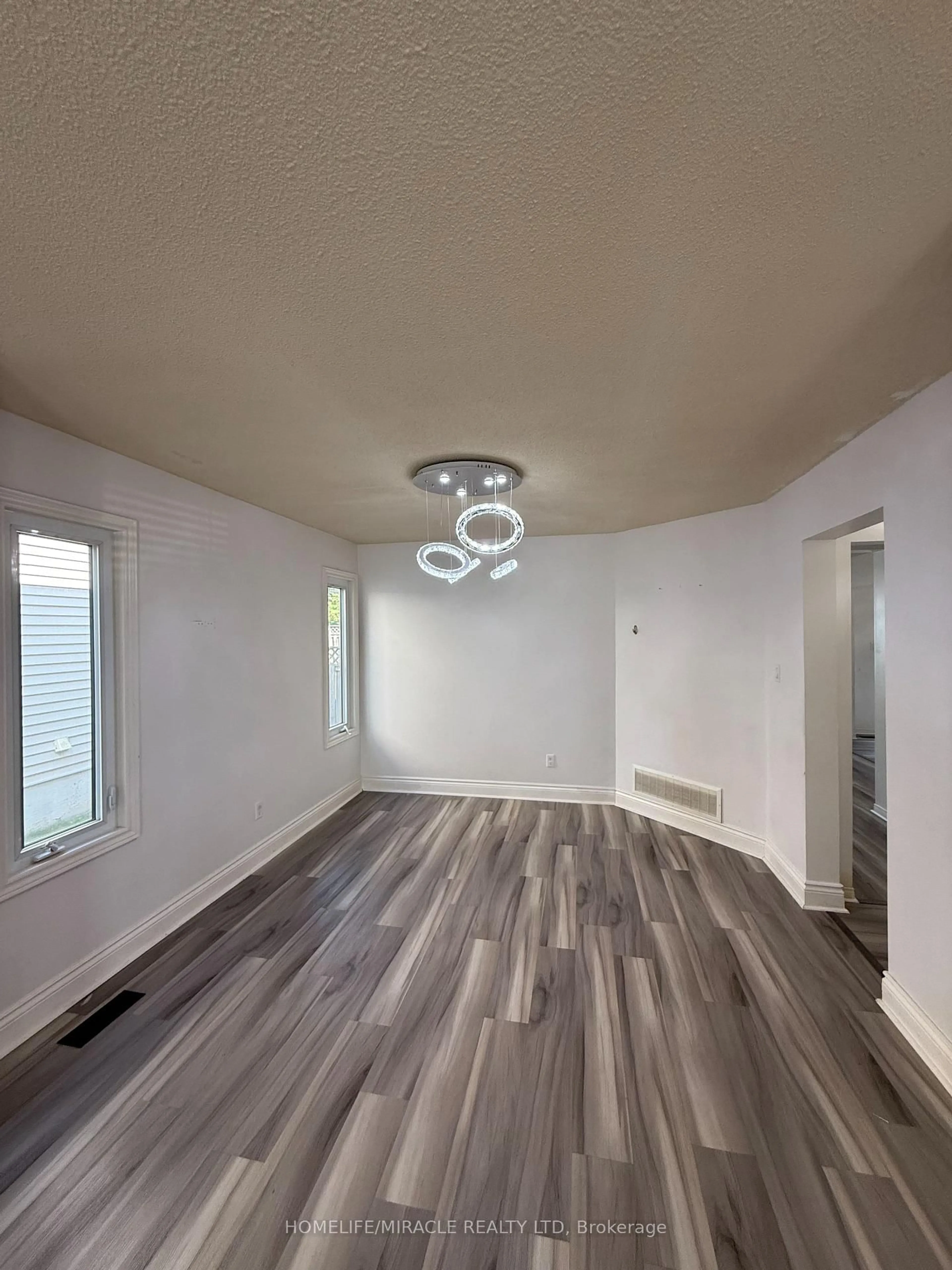 A pic of a room for 200 Livingstone St, Barrie Ontario L4N 6Z9