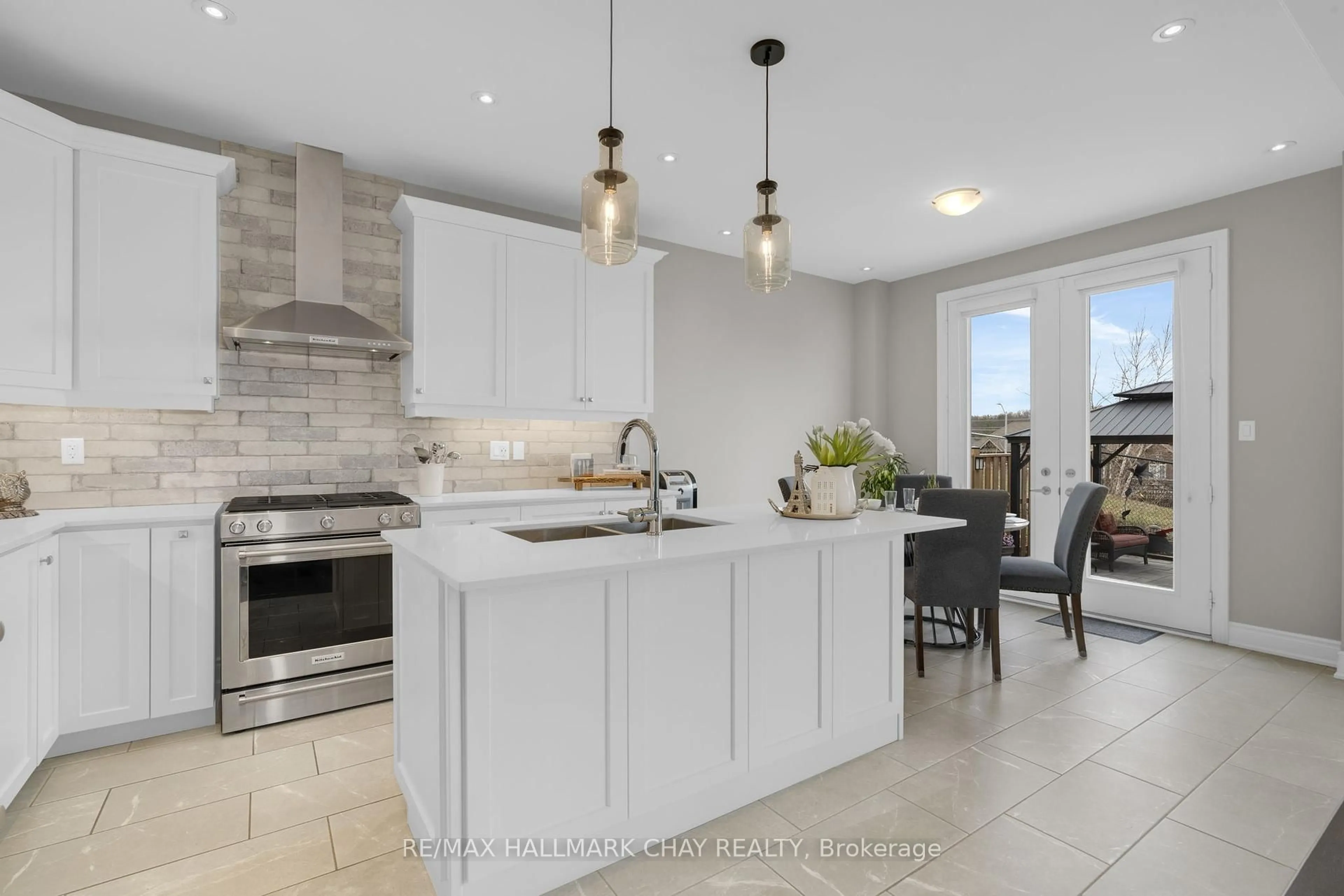 Open concept kitchen, ceramic/tile floor for 18 Cypress Point St, Barrie Ontario L4N 6J9