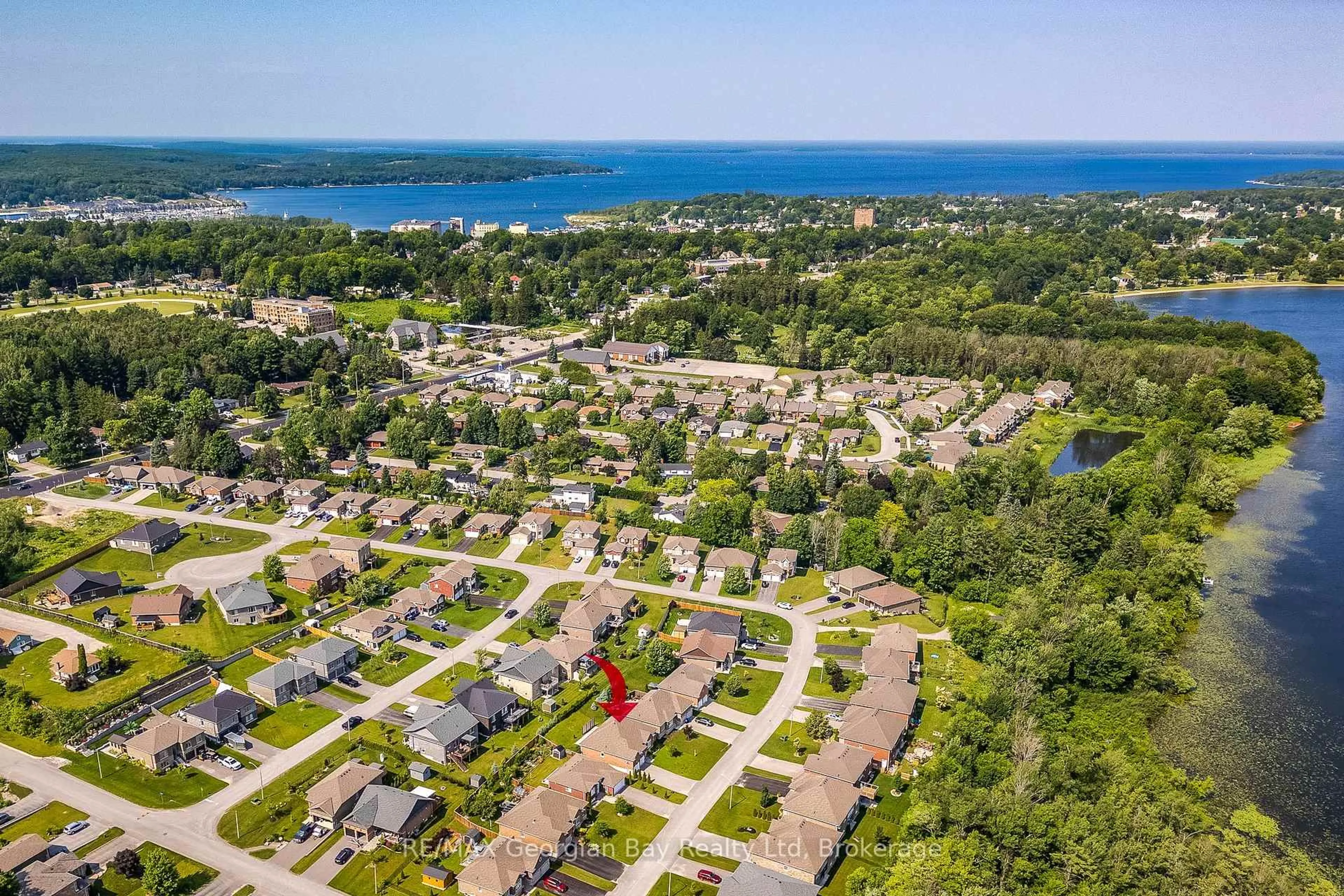 A pic from outside/outdoor area/front of a property/back of a property/a pic from drone, water/lake/river/ocean view for 426 Russ Howard Dr, Midland Ontario L4R 0A6
