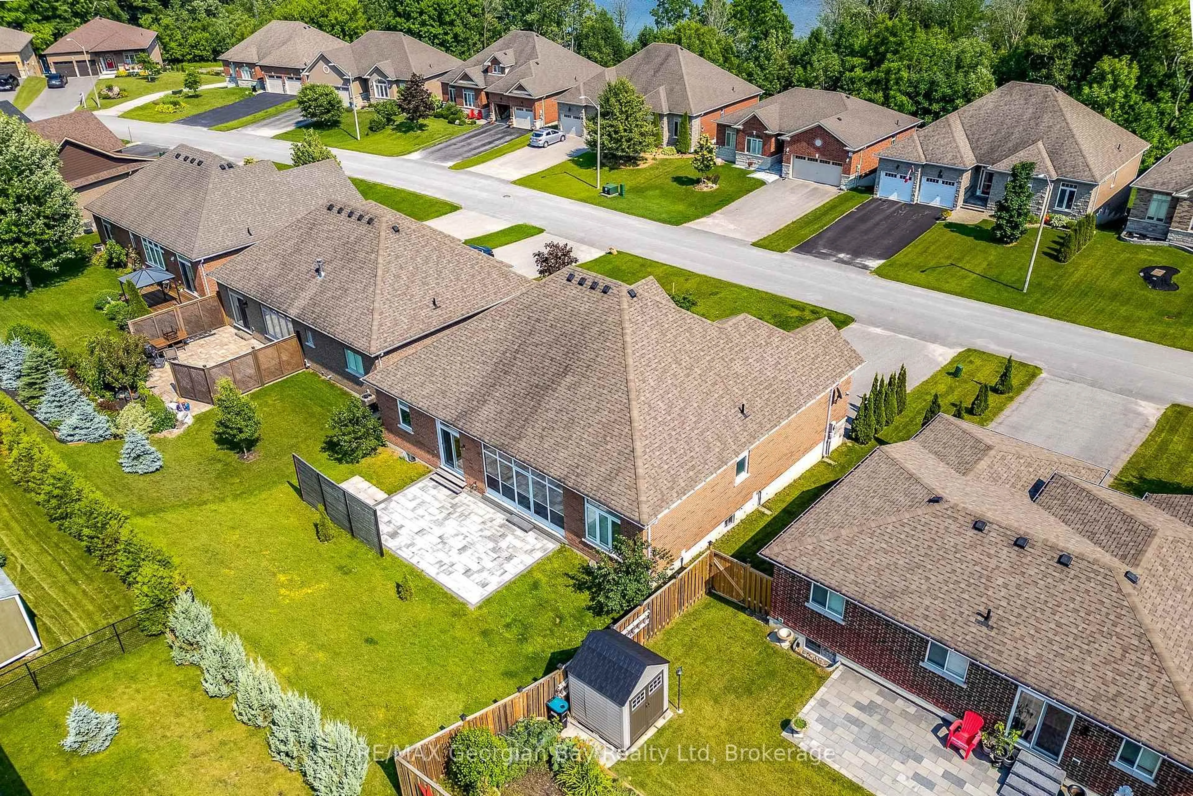 A pic from outside/outdoor area/front of a property/back of a property/a pic from drone, street for 426 Russ Howard Dr, Midland Ontario L4R 0A6