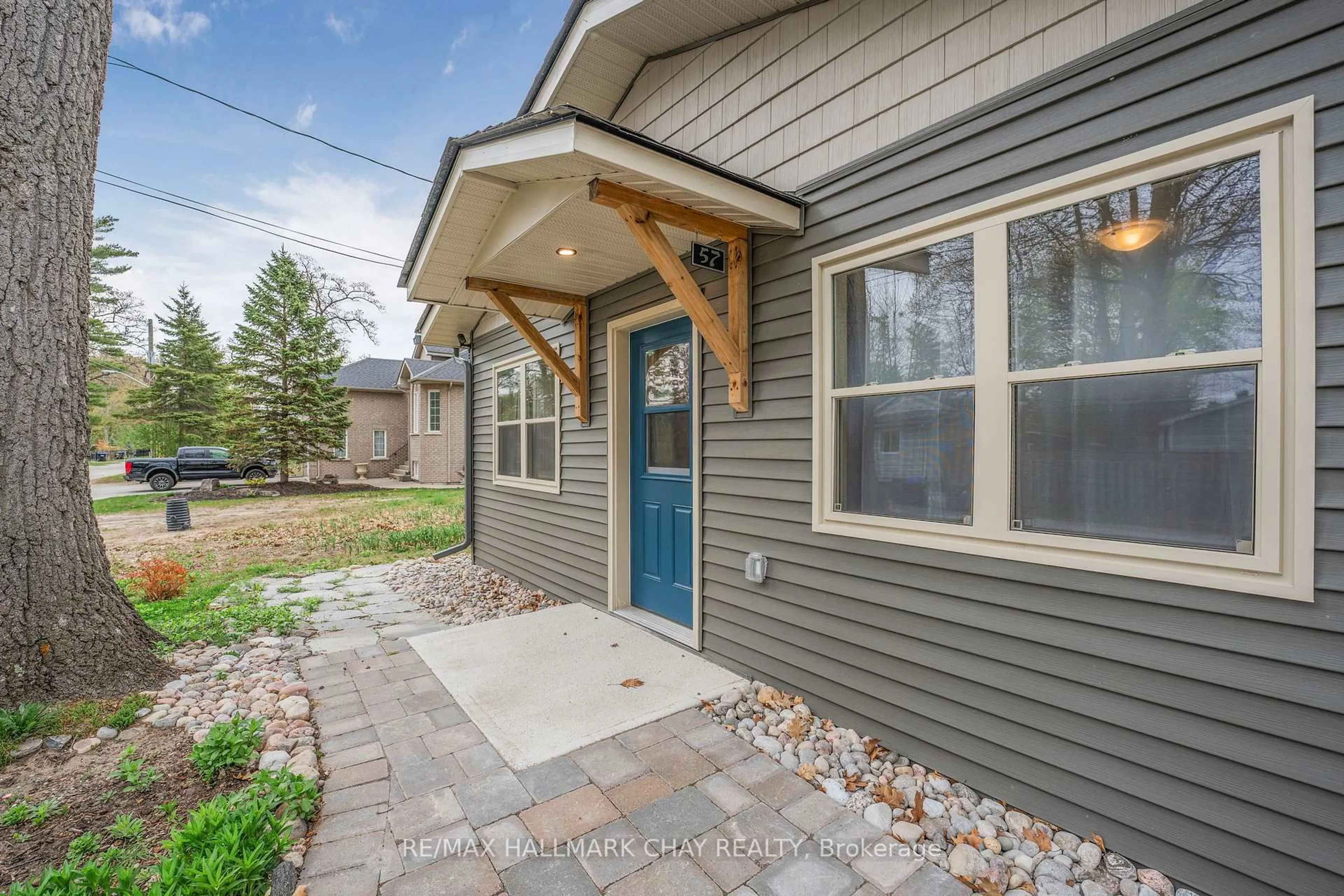 Home with vinyl exterior material, street for 57 LAIDLAW St, Wasaga Beach Ontario L9Z 2L2