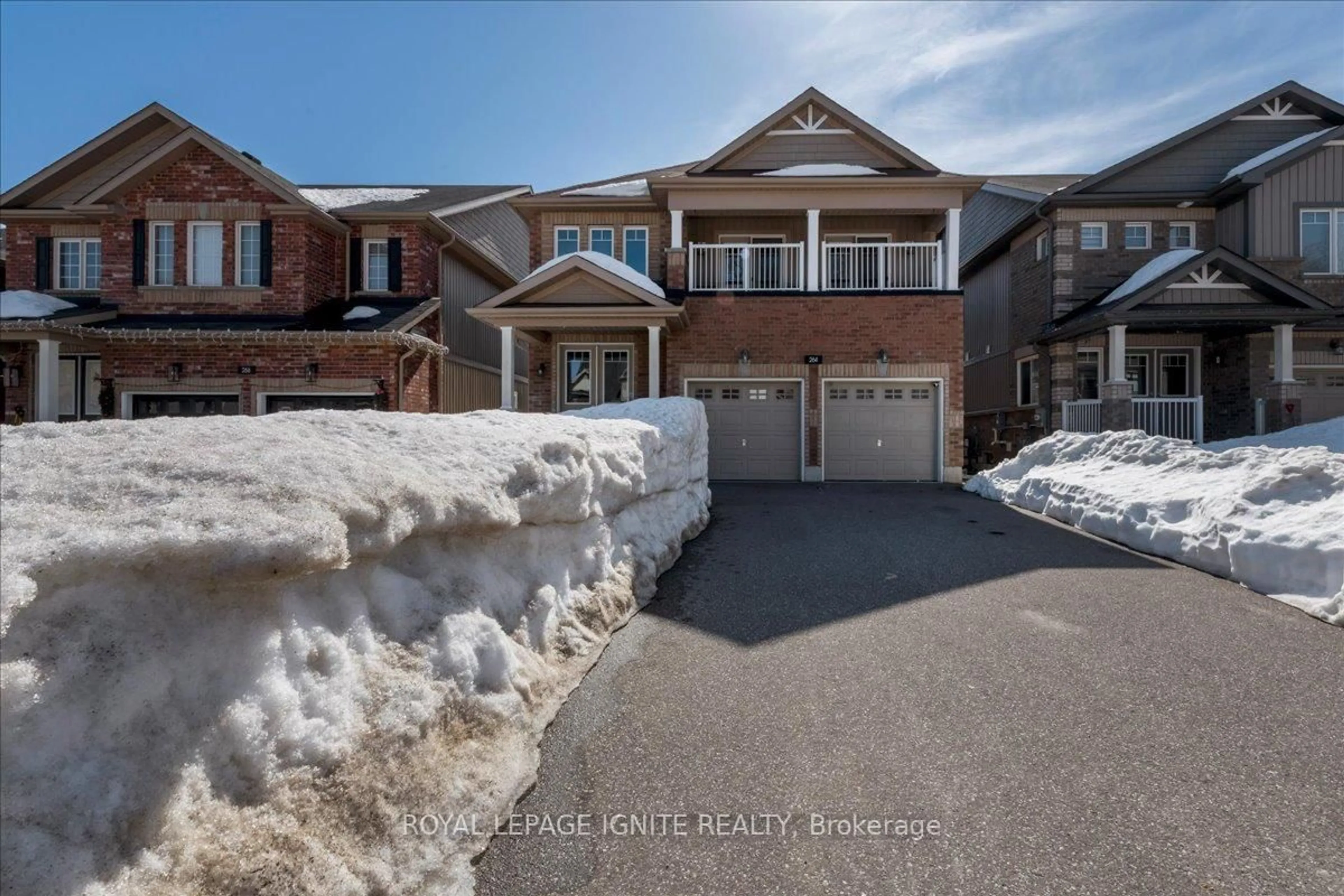 A pic from outside/outdoor area/front of a property/back of a property/a pic from drone, street for 264 Diana Dr, Orillia Ontario L3V 0E2