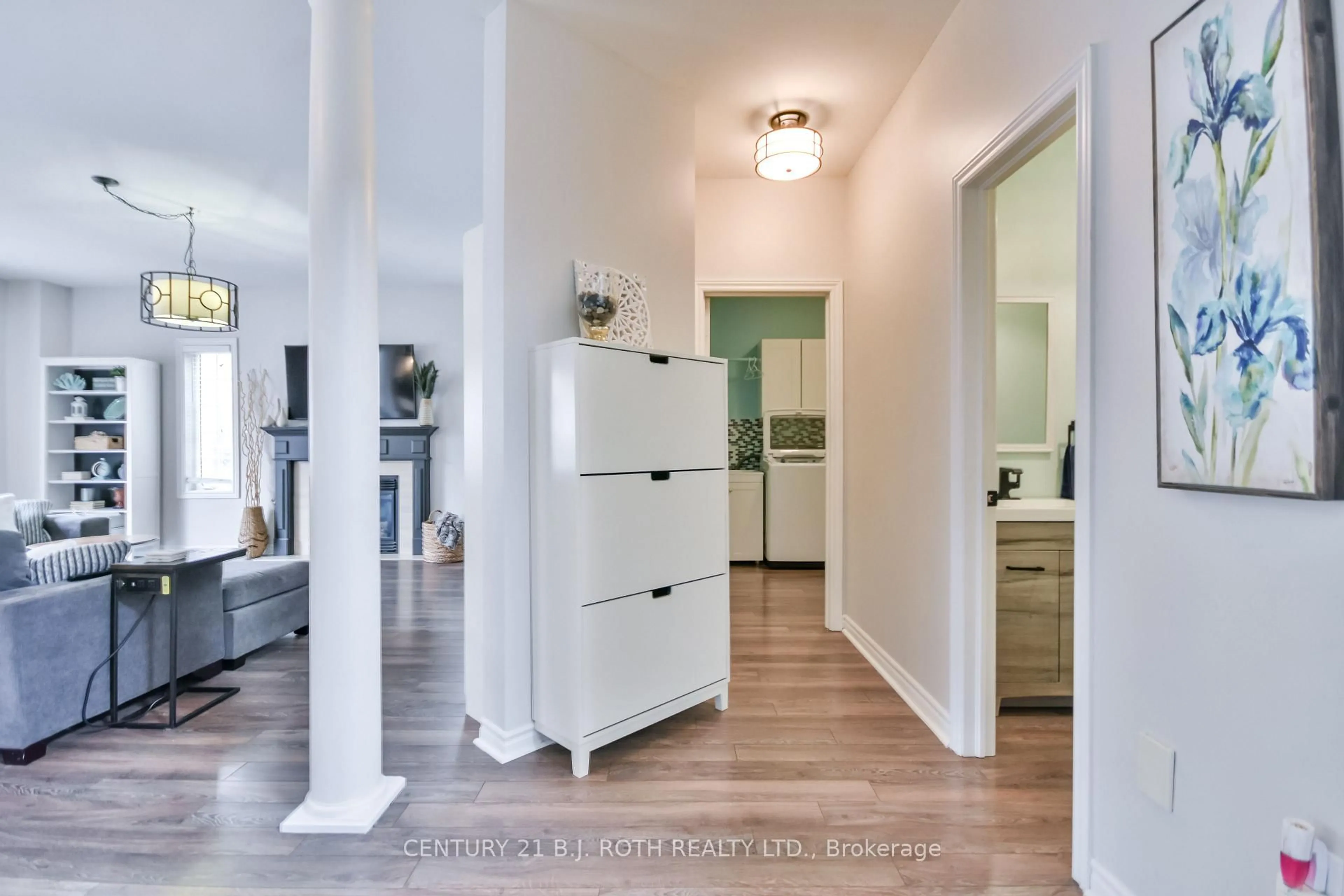Indoor entryway for 60 Carley Cres, Barrie Ontario L4N 0M8