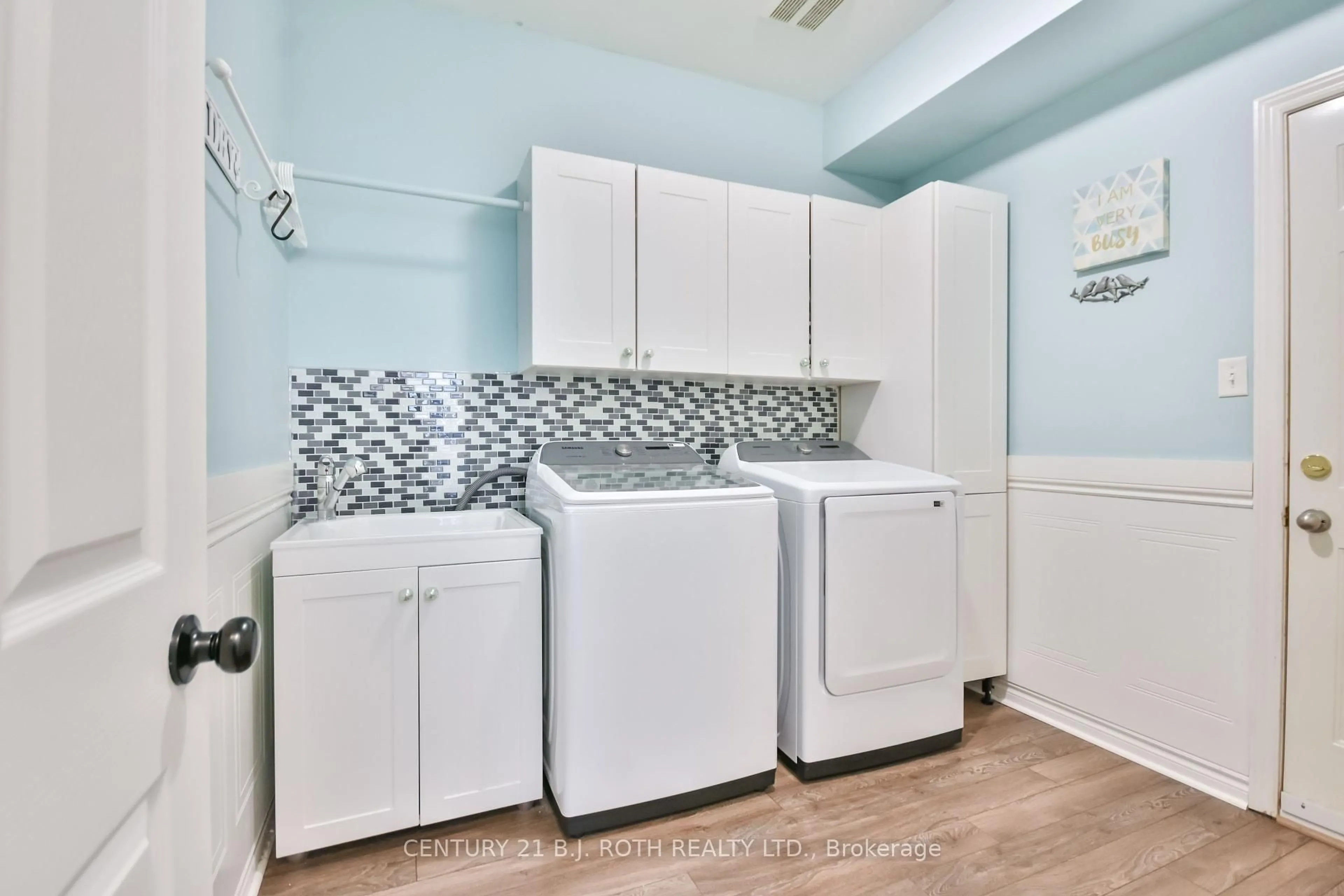 Laundry room for 60 Carley Cres, Barrie Ontario L4N 0M8