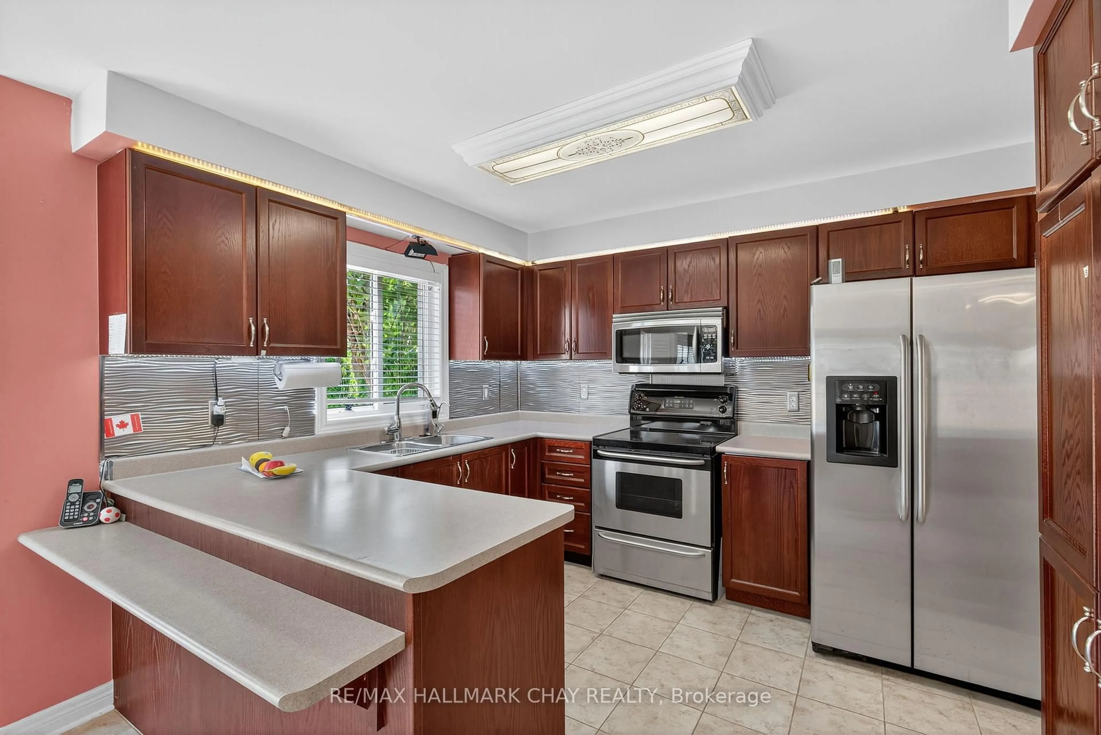 Standard kitchen, ceramic/tile floor for 38 Prince Of Wales Dr, Barrie Ontario L4N 0T1