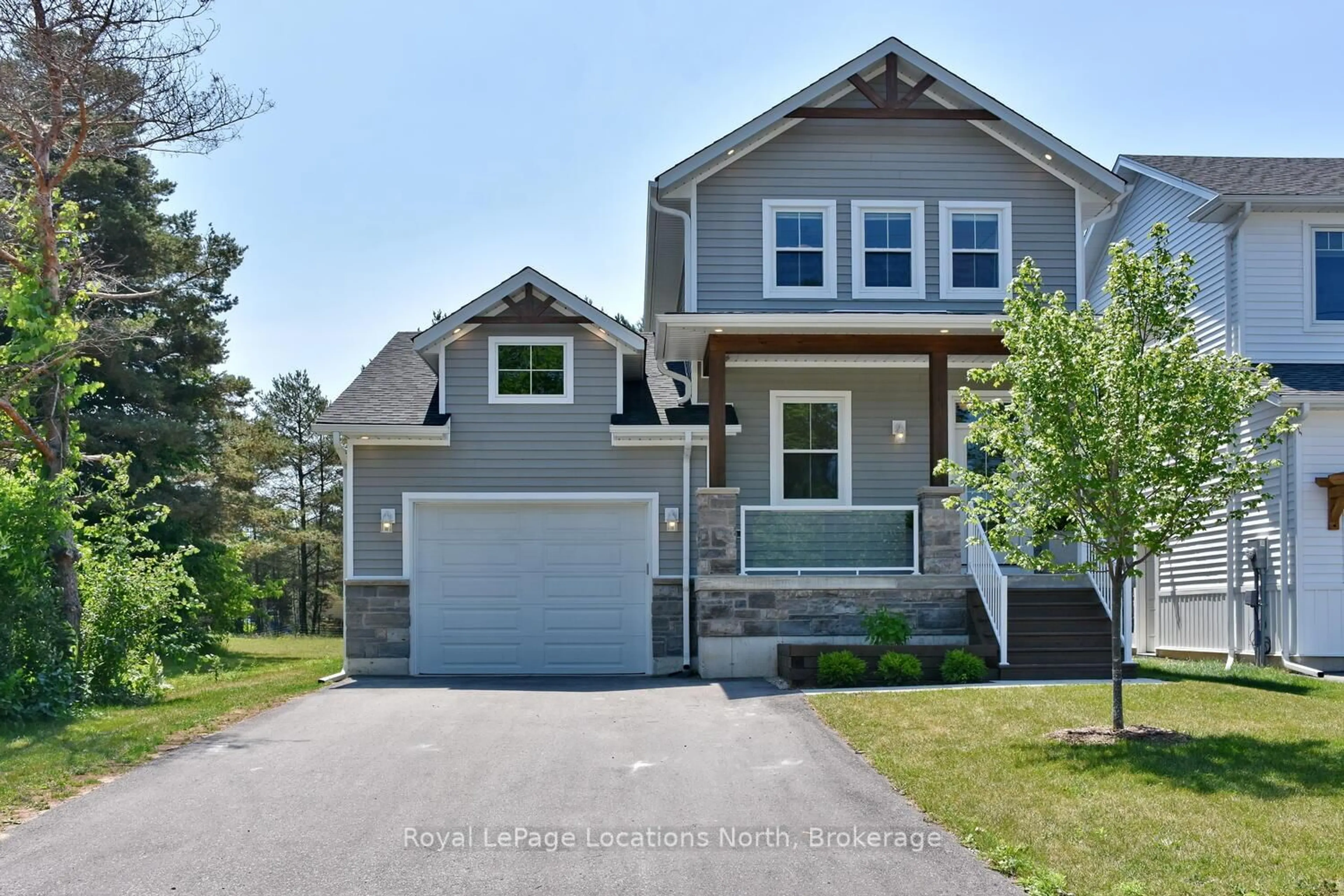 Home with vinyl exterior material, street for 11 LOCKE Ave, Clearview Ontario L0M 1S0
