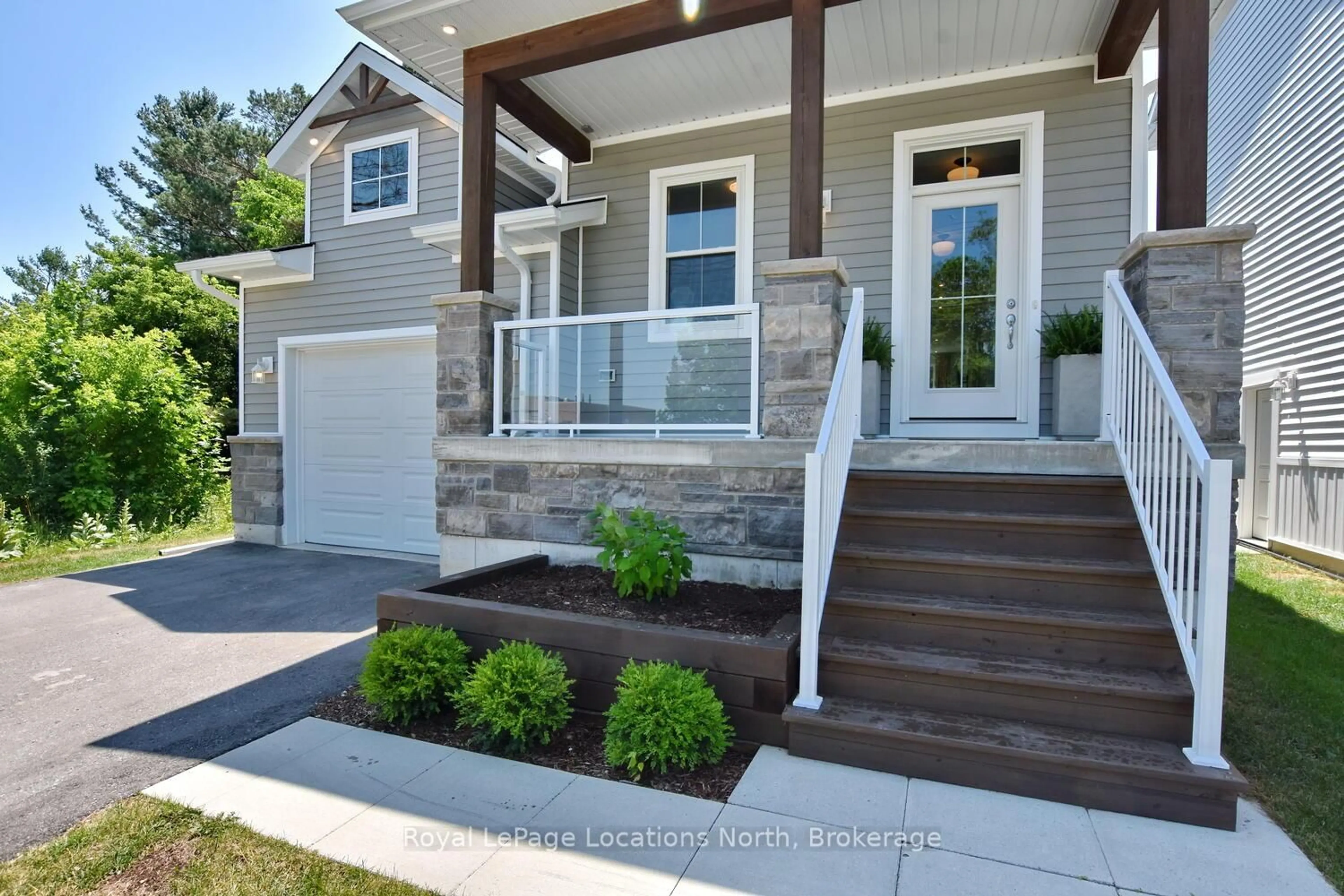 Home with vinyl exterior material, street for 11 LOCKE Ave, Clearview Ontario L0M 1S0