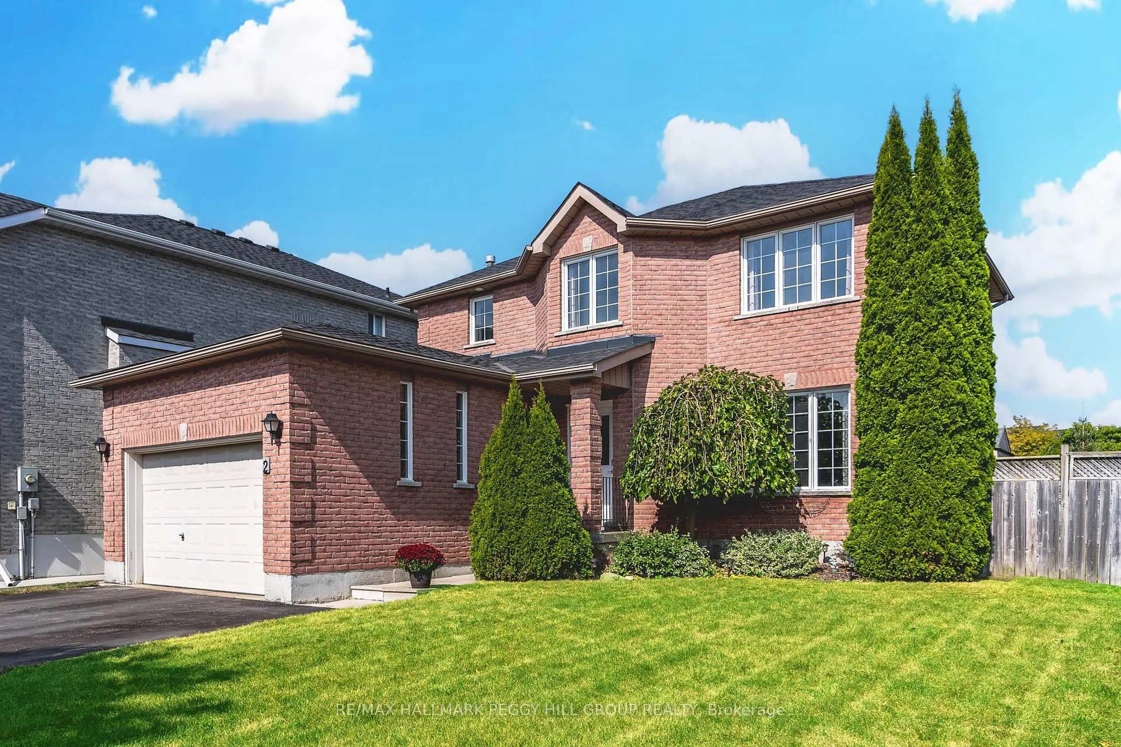 Home with brick exterior material, street for 2 Northview Cres, Barrie Ontario L4N 9T3